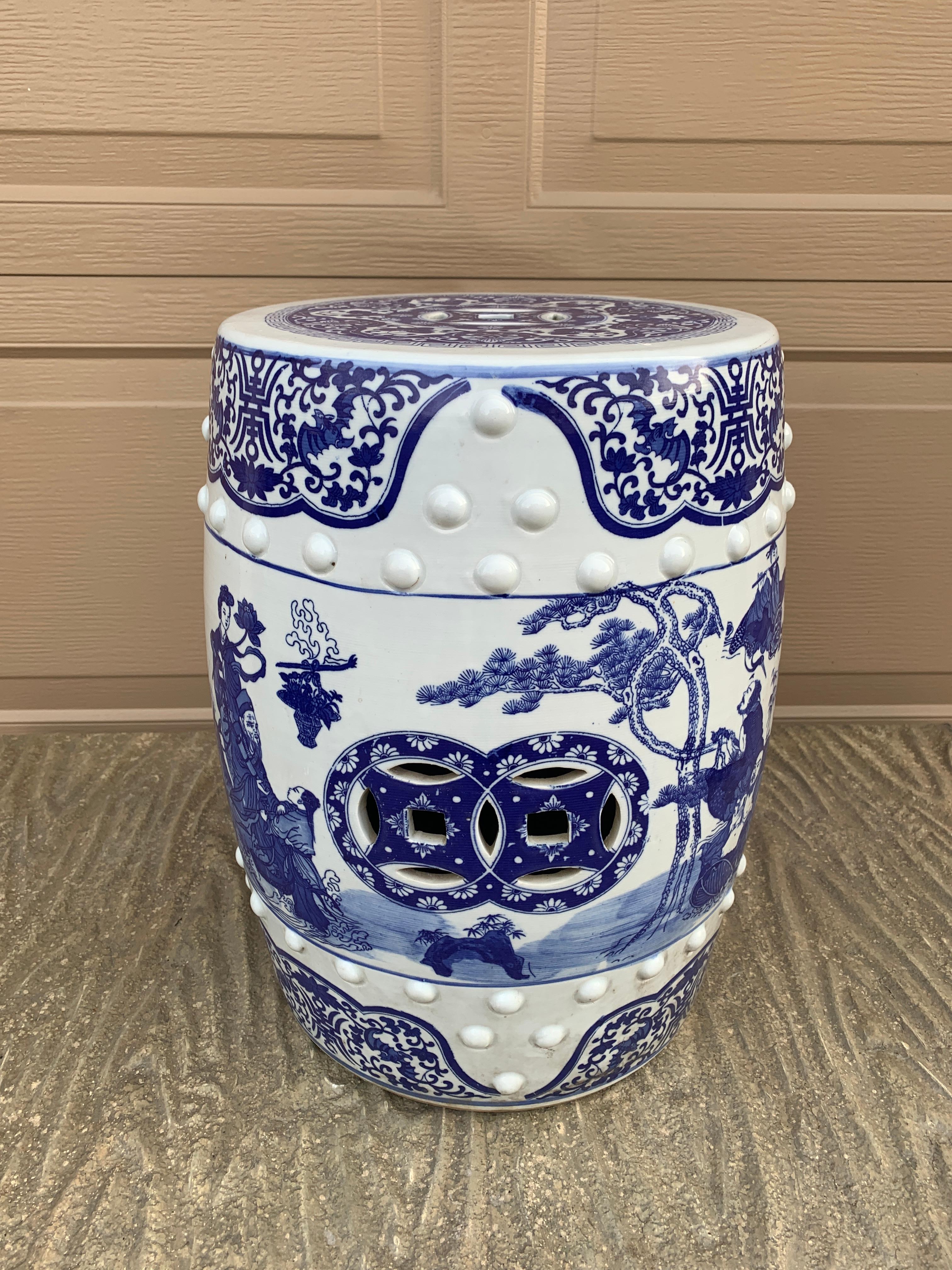 Pareja de Taburetes o Mesas Auxiliares de Porcelana Chinoiserie Azul y Blanca 2