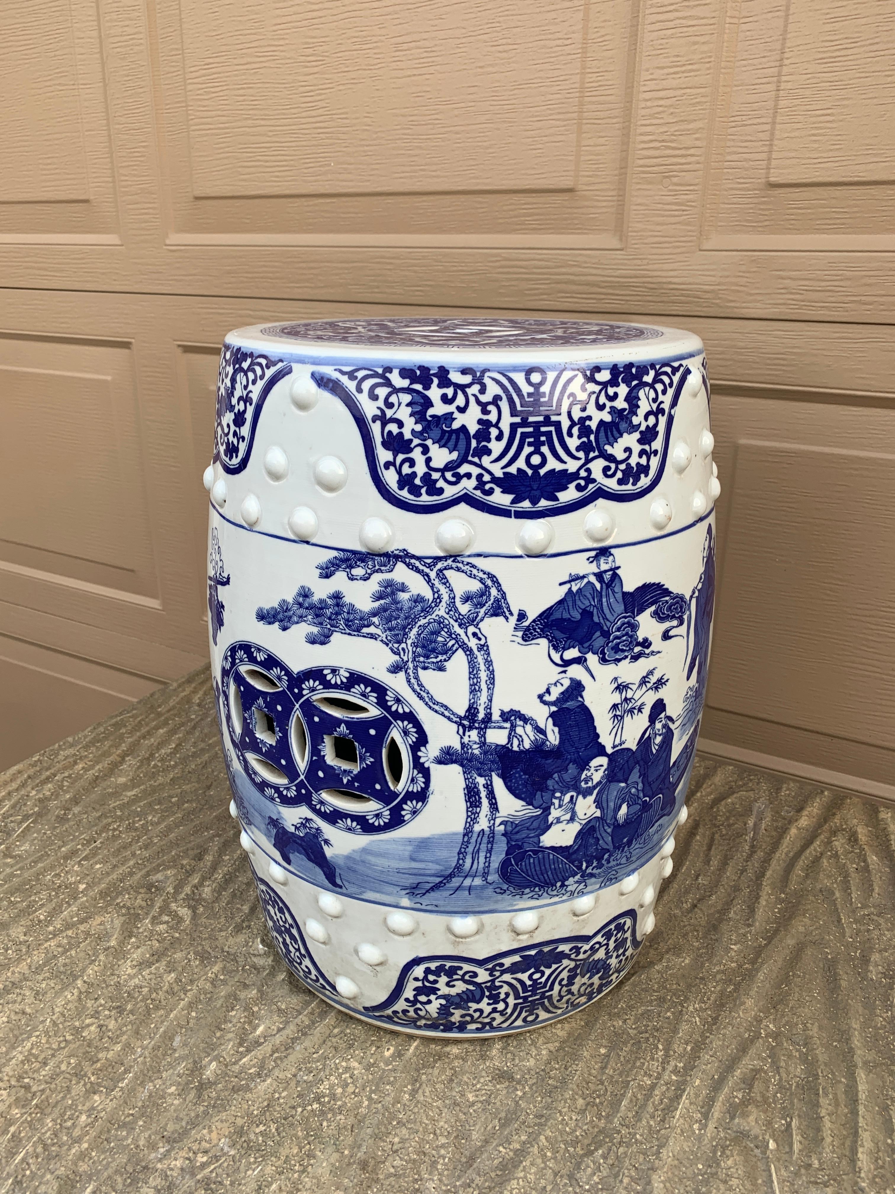 Pareja de Taburetes o Mesas Auxiliares de Porcelana Chinoiserie Azul y Blanca 3