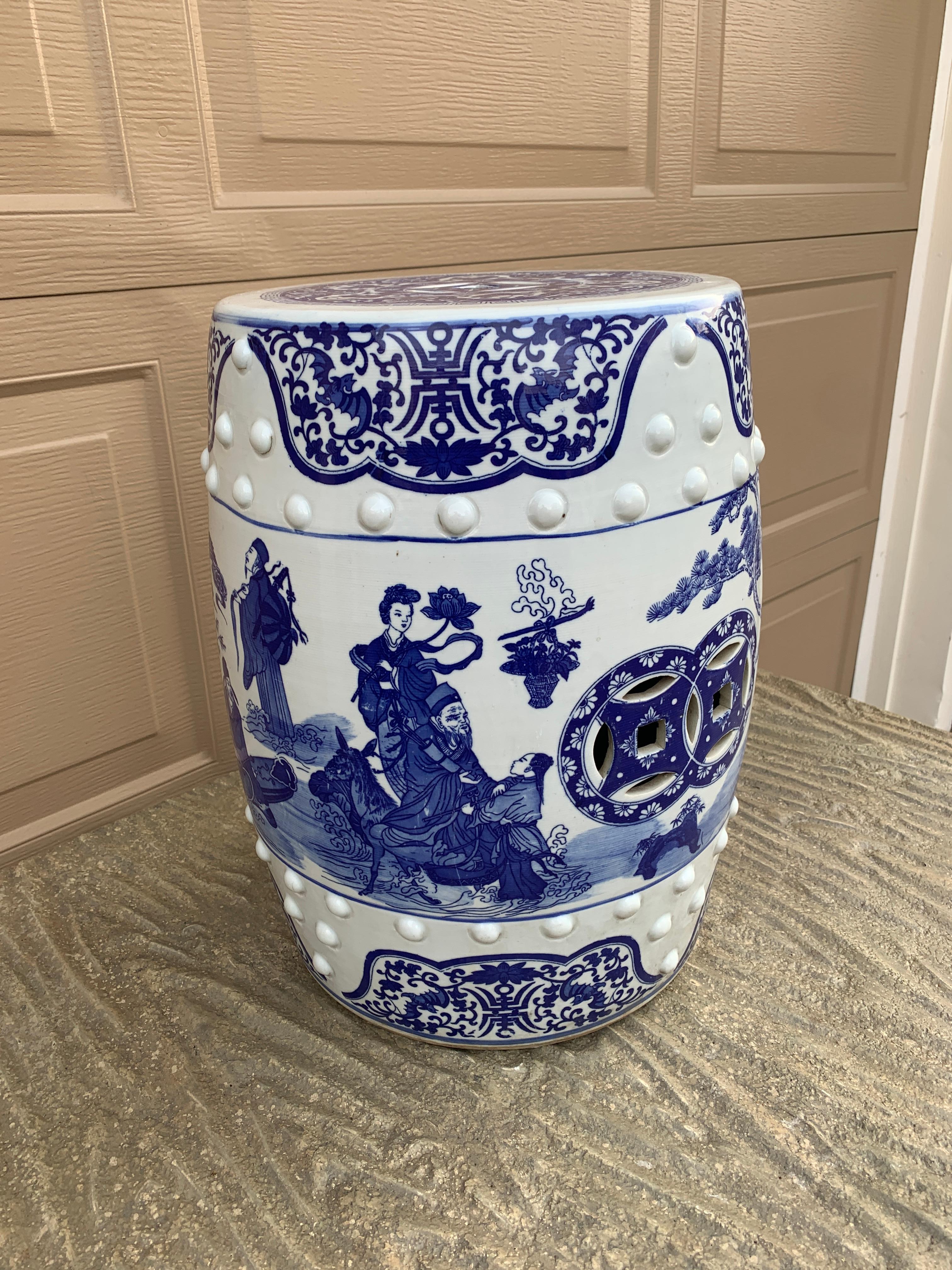 Pareja de Taburetes o Mesas Auxiliares de Porcelana Chinoiserie Azul y Blanca 4