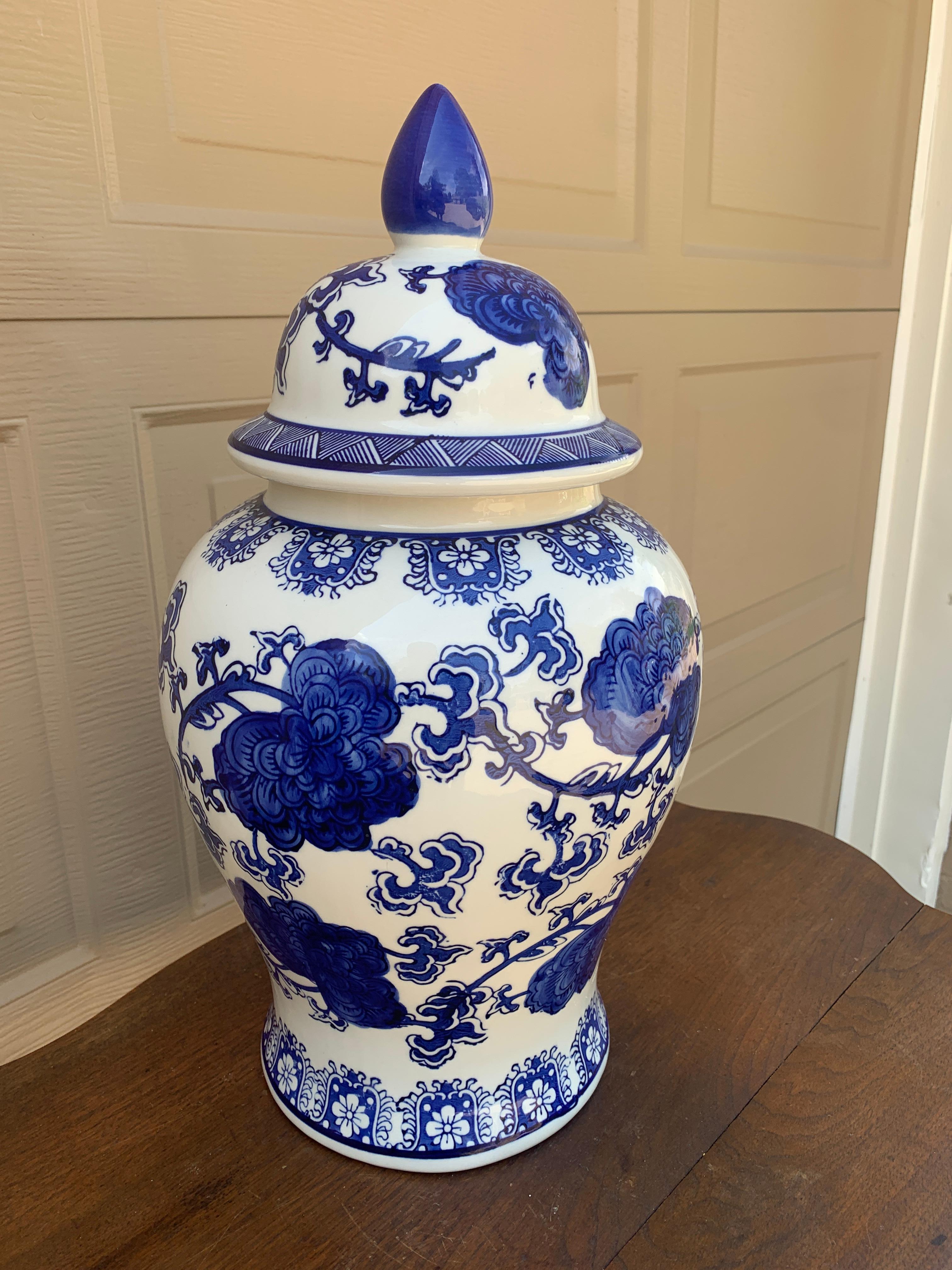 Cinese Vasetto di zenzero in porcellana bianca e blu Chinoiserie in vendita