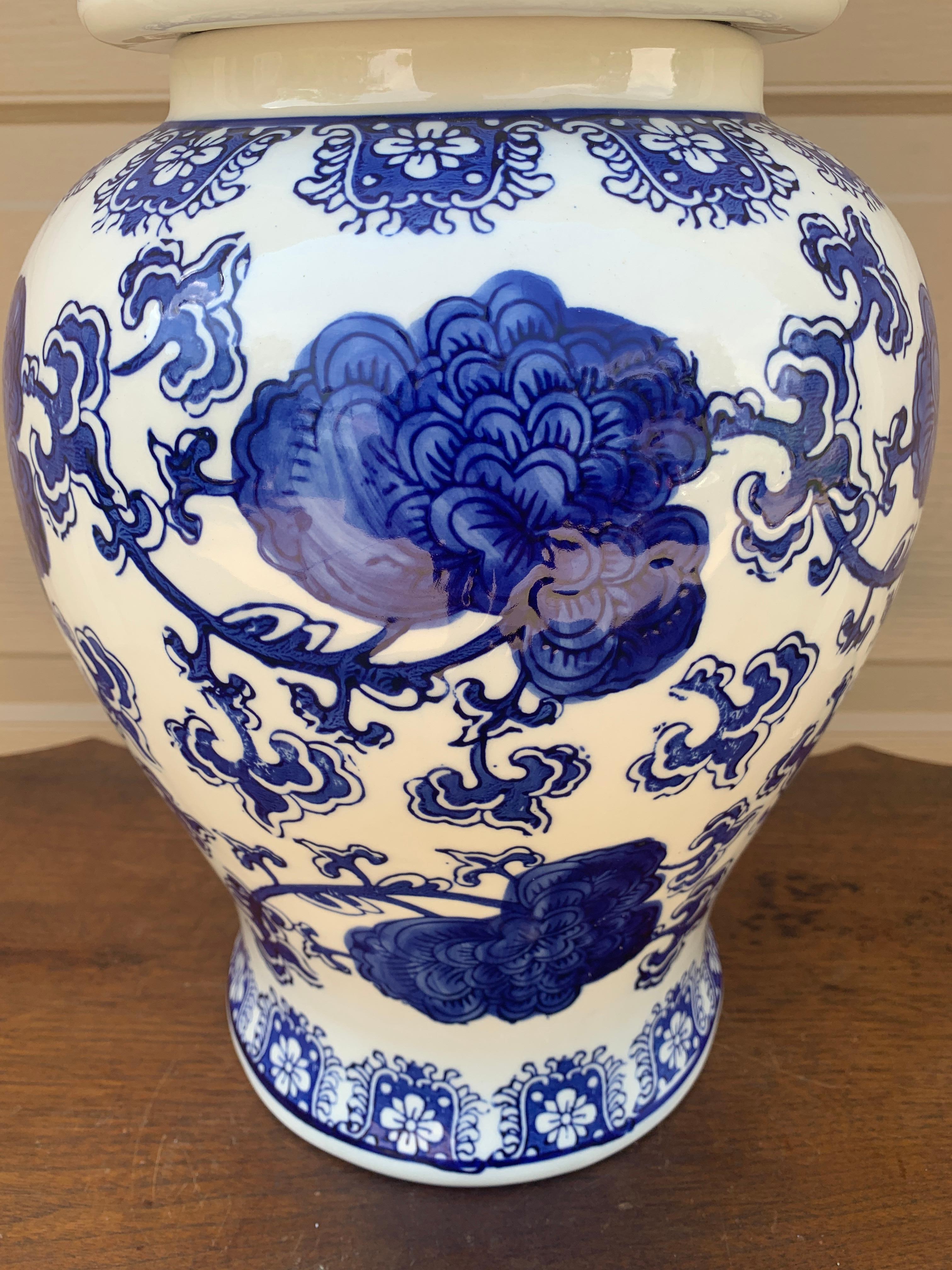 Porcellana Vasetto di zenzero in porcellana bianca e blu Chinoiserie in vendita