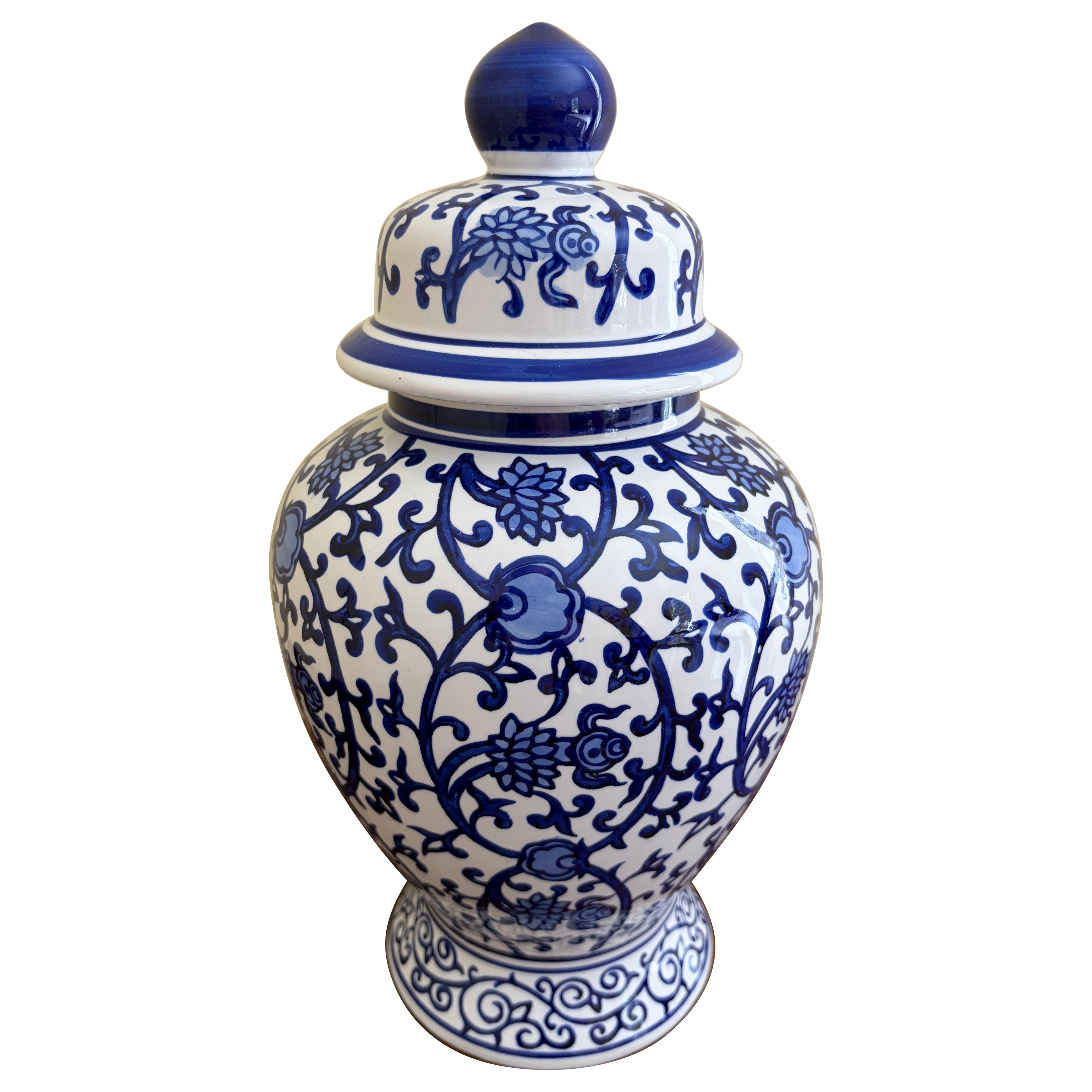 Chinoiserie Blue and White Porcelain Ginger Jar, Late 20th Century