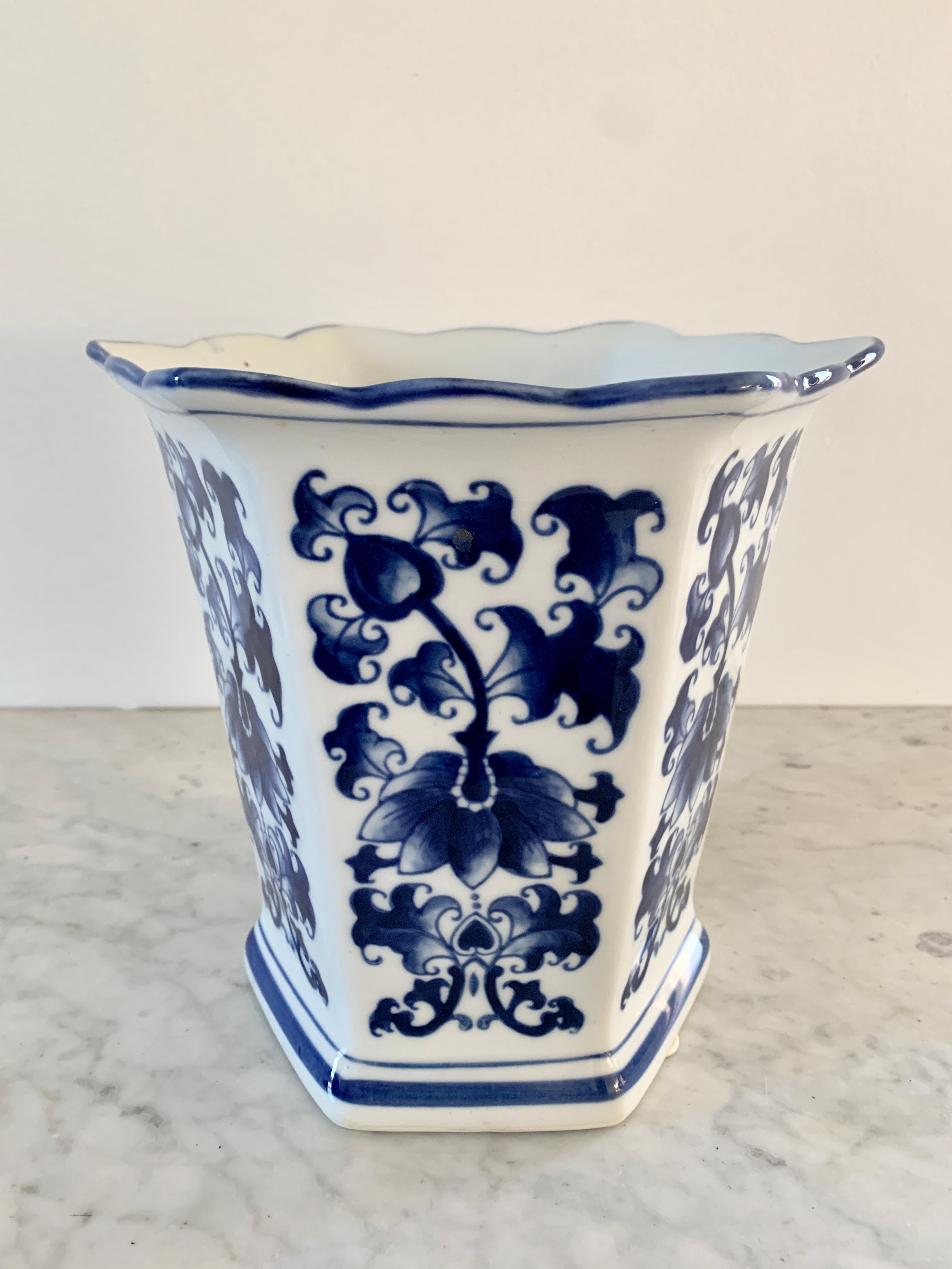 Chinoiserie Blue and White Porcelain Hexagonal Vases, Pair For Sale 1