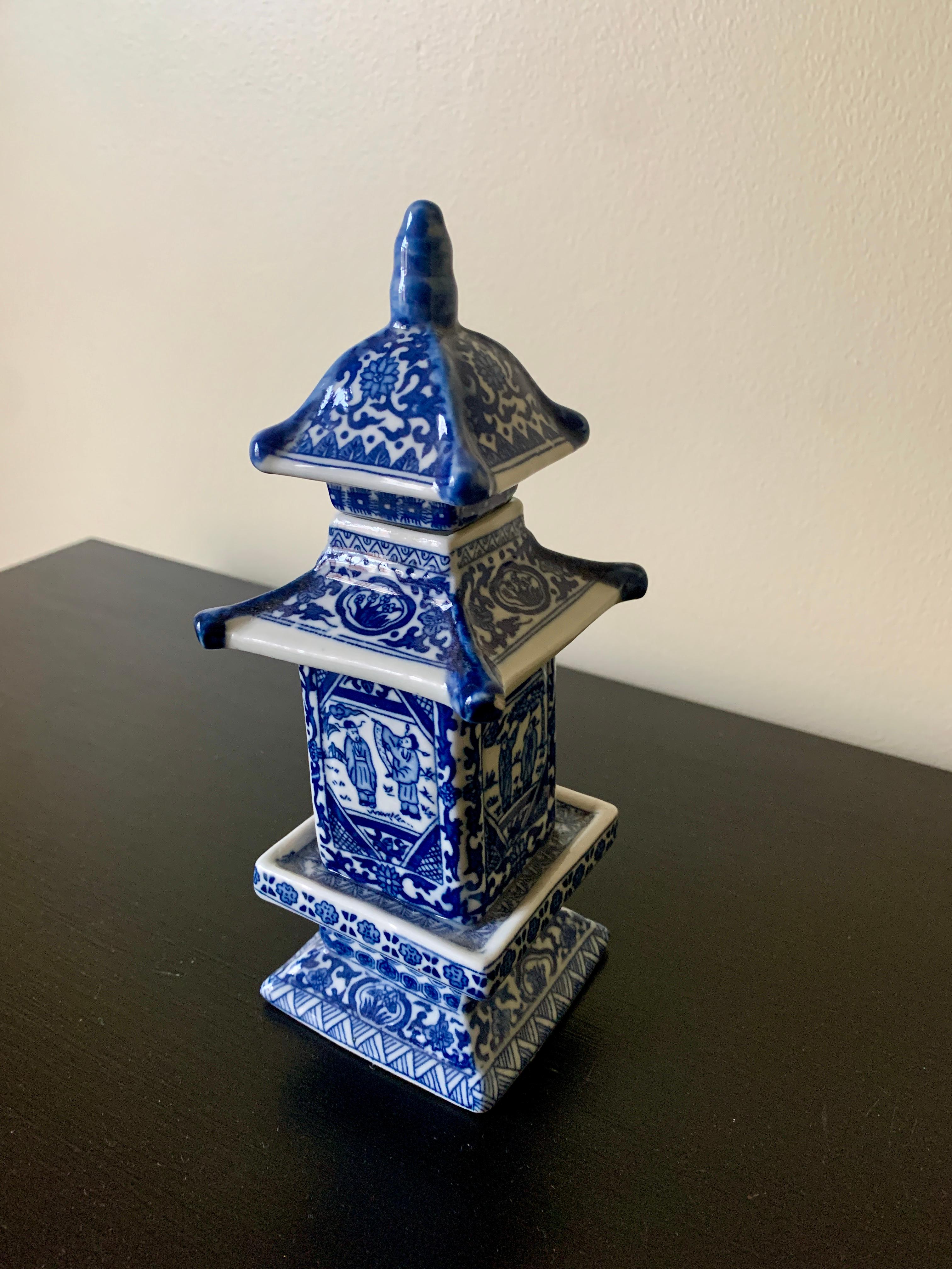 Chinese Chinoiserie Blue & White Porcelain Pagoda Jar For Sale