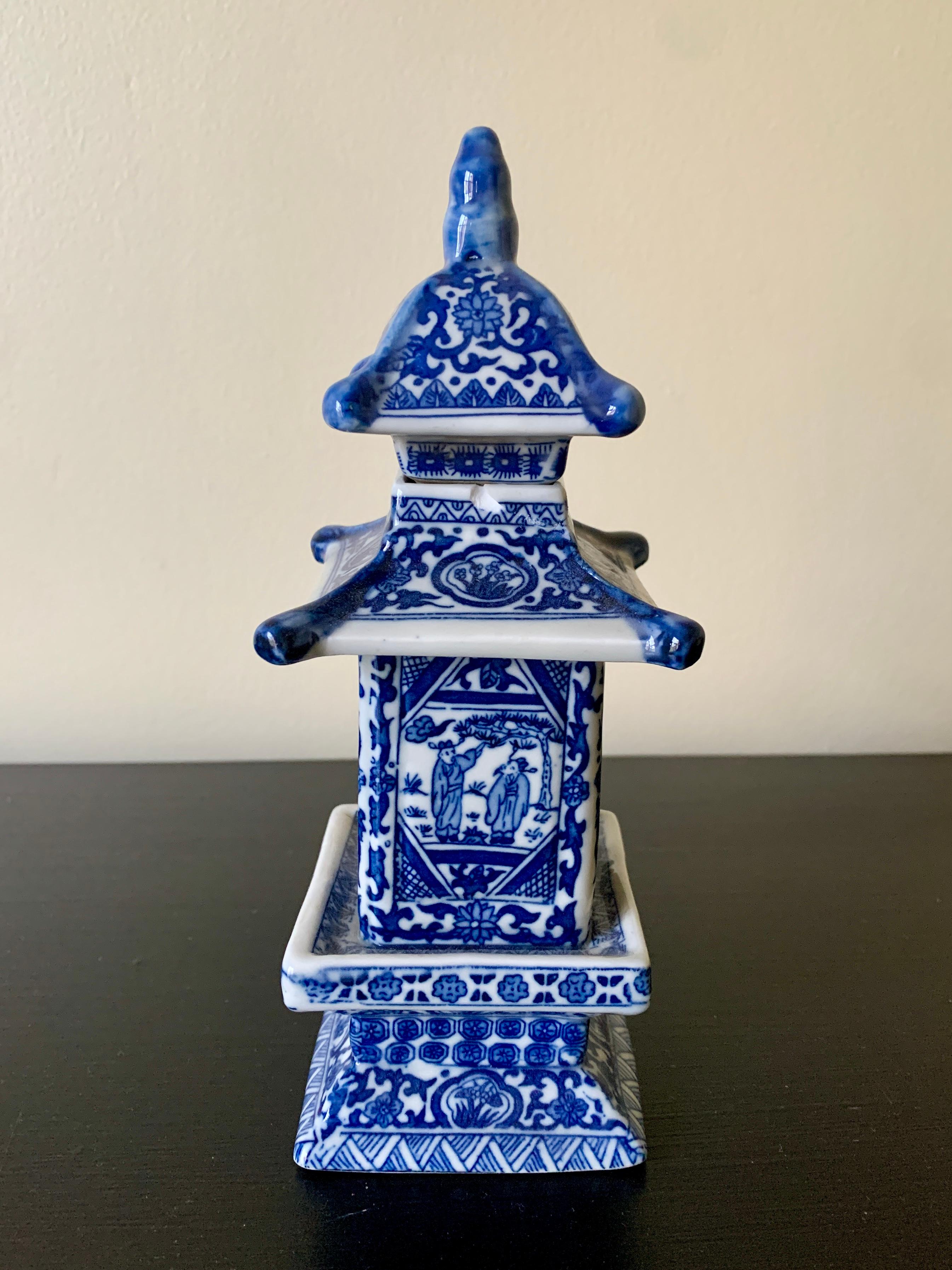 Contemporary Chinoiserie Blue & White Porcelain Pagoda Jar For Sale