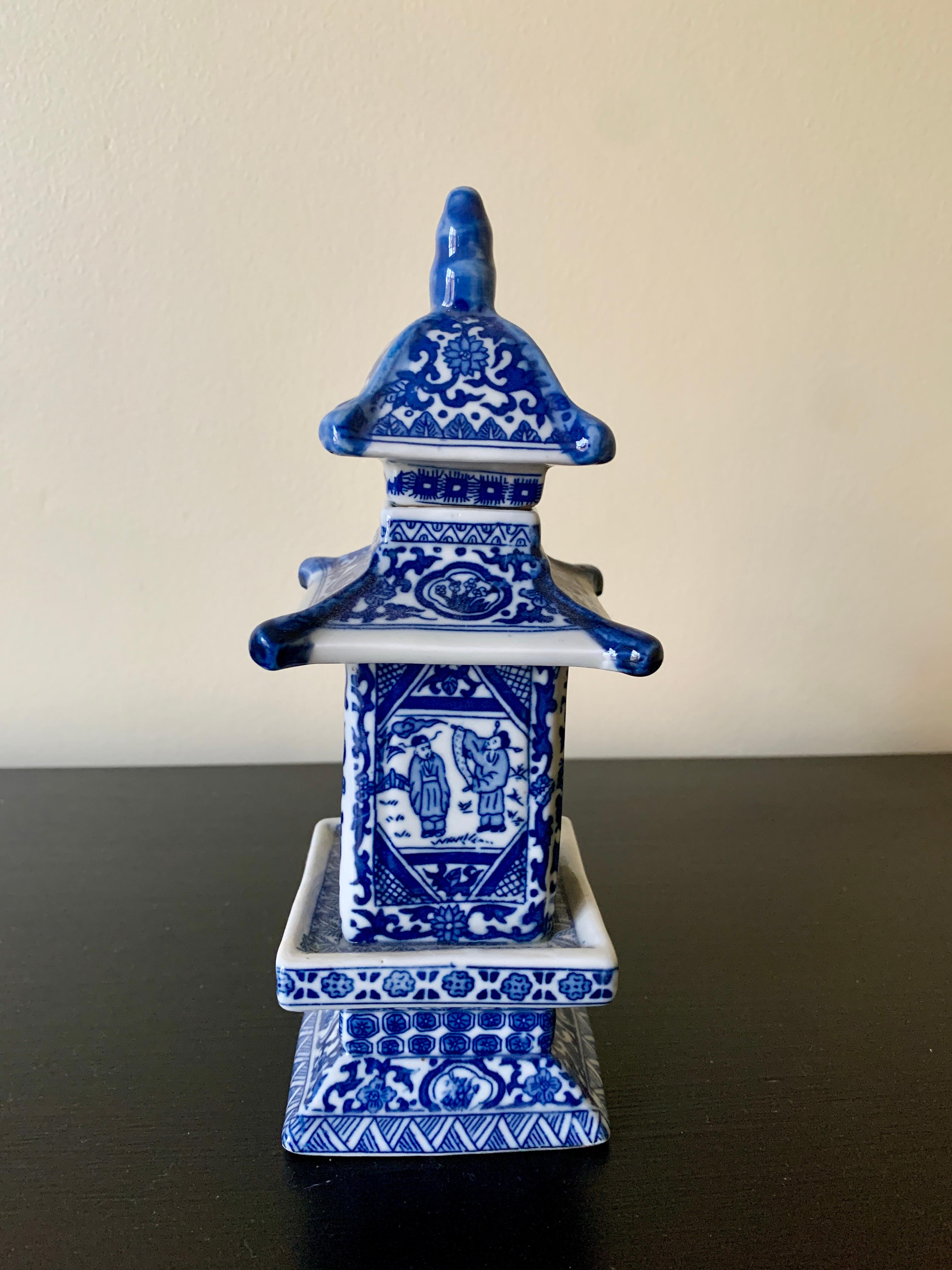 Chinoiserie Blue & White Porcelain Pagoda Jar For Sale 2