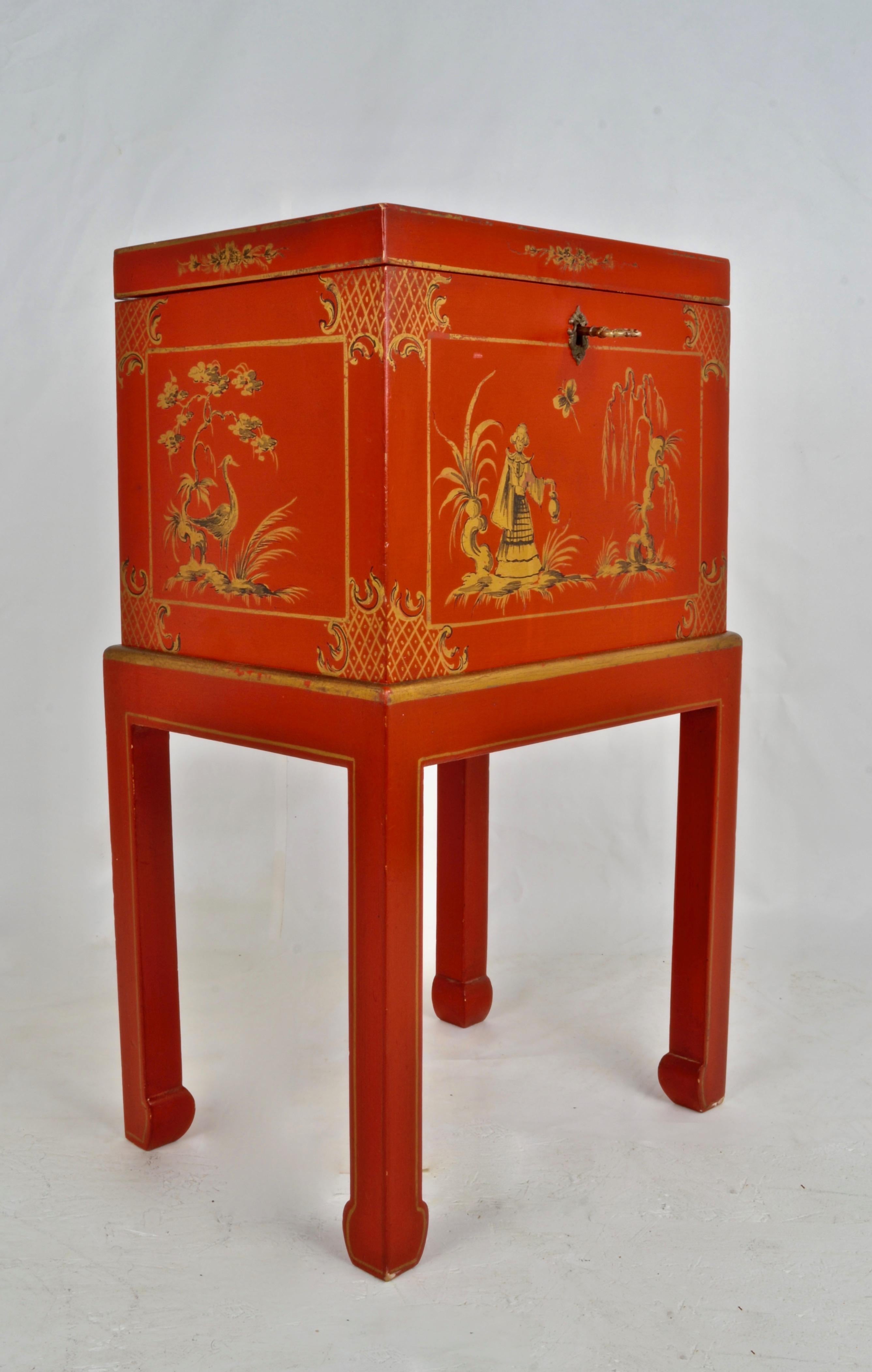 Late 20th Century Chinoiserie Box on Stand