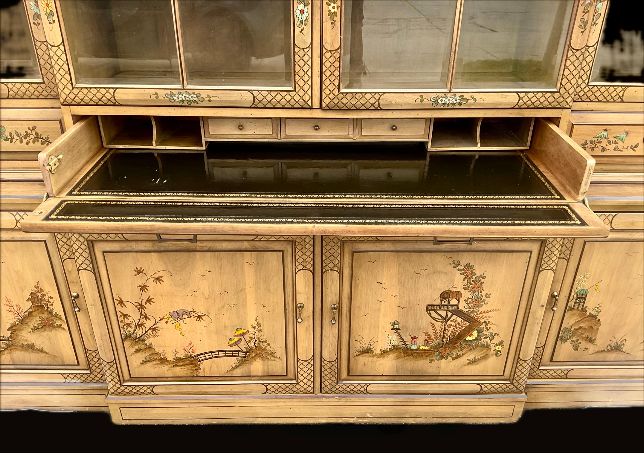 Chinoiserie Breakfront China Cabinet Bookcase Union National en Bueno estado para la venta en Bradenton, FL
