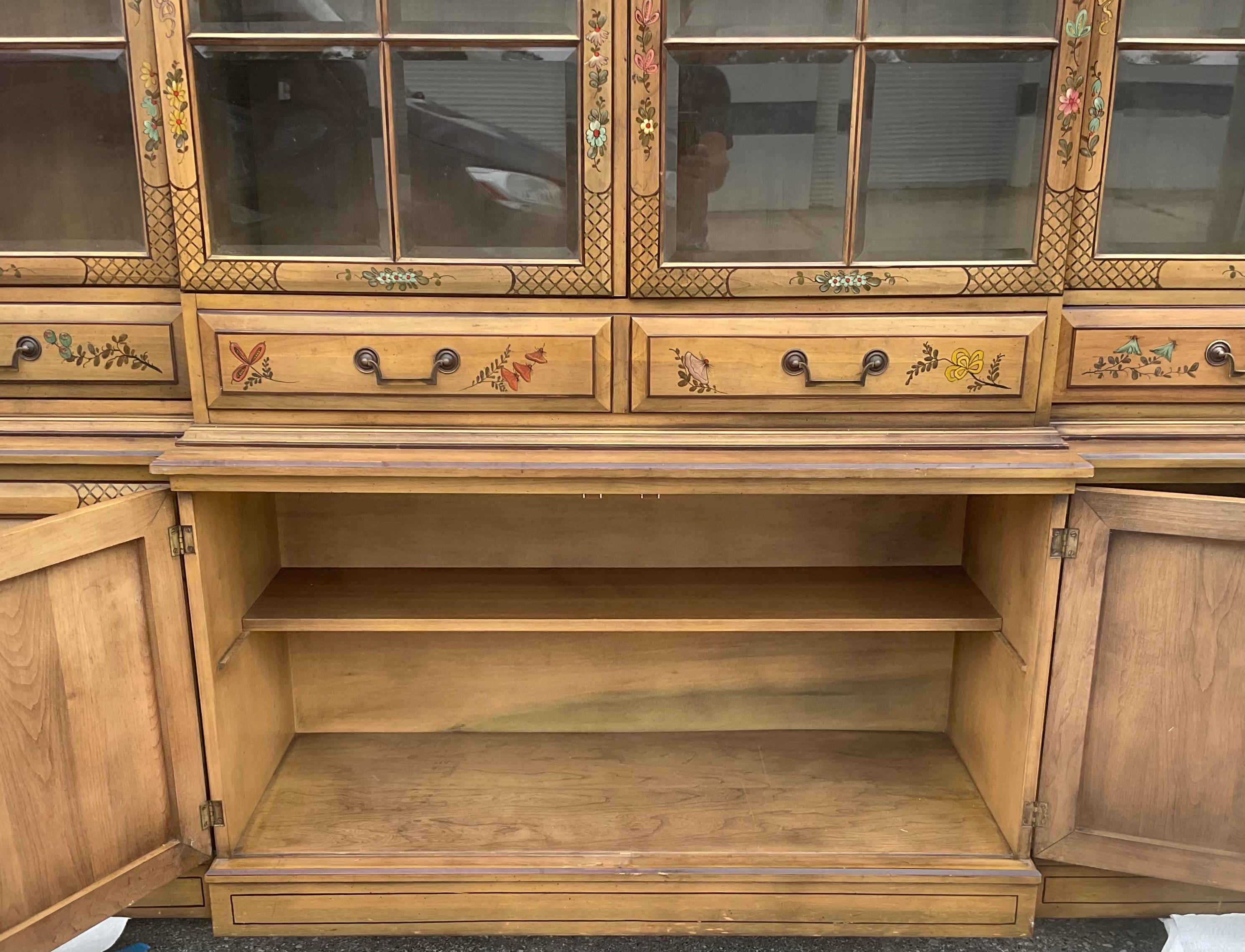 Chinoiserie Breakfront China Cabinet Bookcase Union National en venta 3
