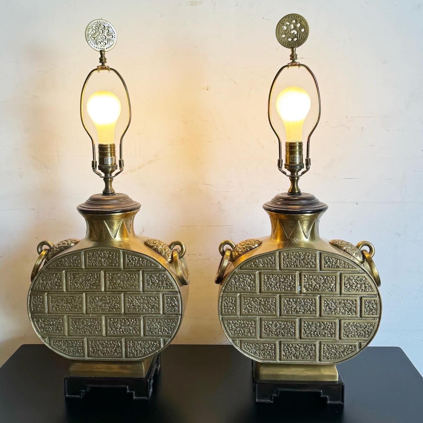Ajoutez une touche d'élégance orientale à votre décor avec cette paire de lampes 