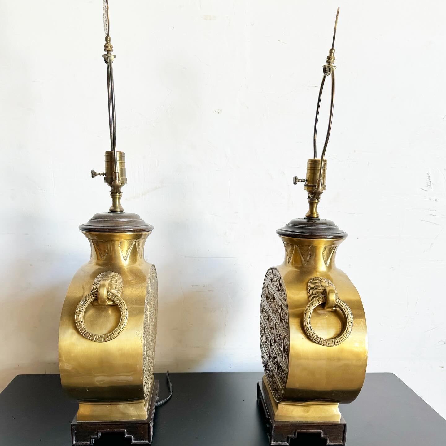 Paire de lampes Kotel en laiton bulbeux de Chinoiserie Bon état - En vente à Delray Beach, FL