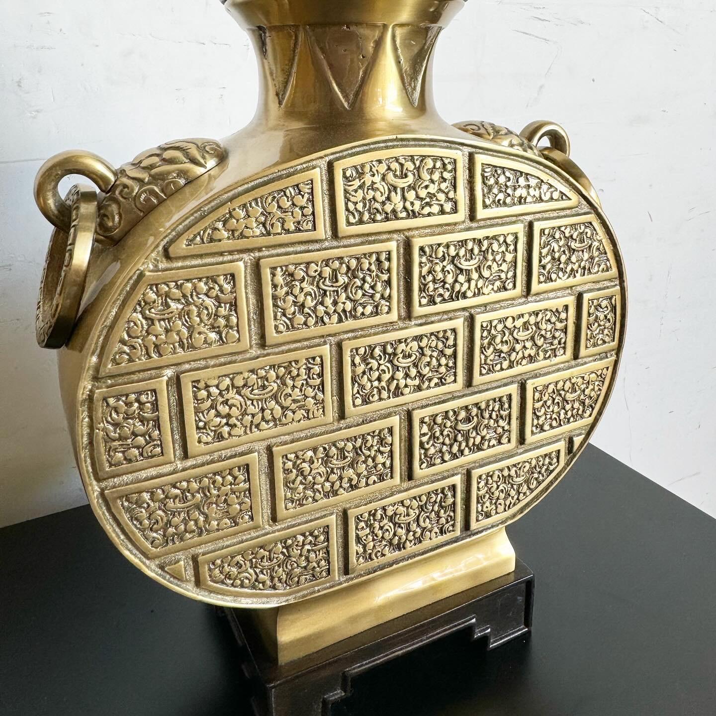 Laiton Paire de lampes Kotel en laiton bulbeux de Chinoiserie en vente