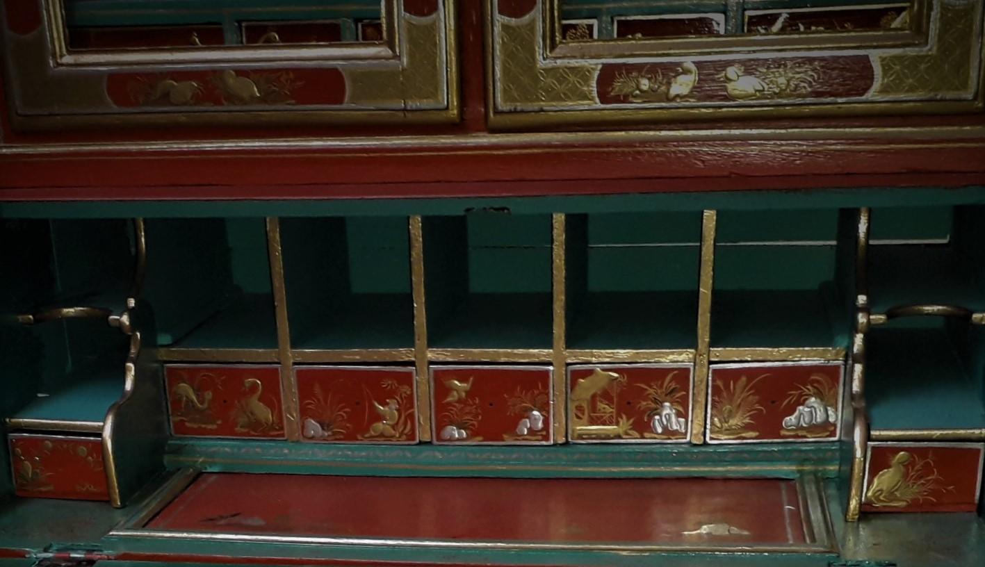 18th Century style Chinoiserie Red Lacquer Bureau Bookcase im Zustand „Hervorragend“ in Cranbrook, Kent