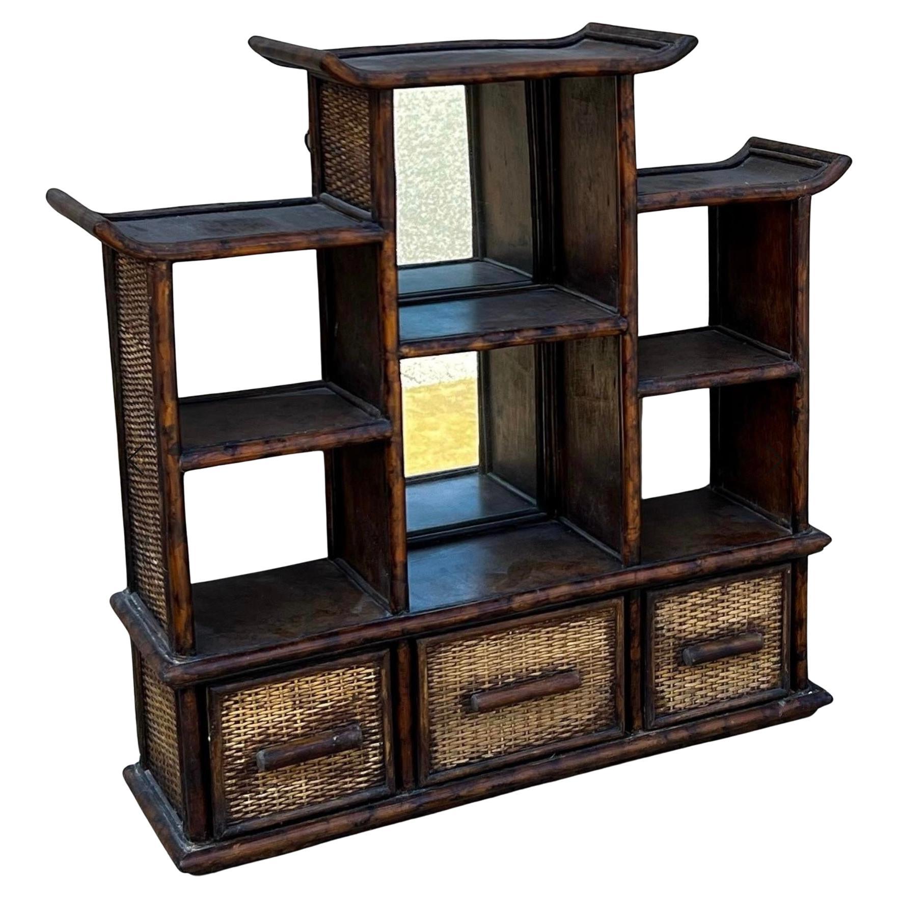 Scaffale e mobile Pagoda in bambù bruciato Chinoiserie Att. A Maitland Smith