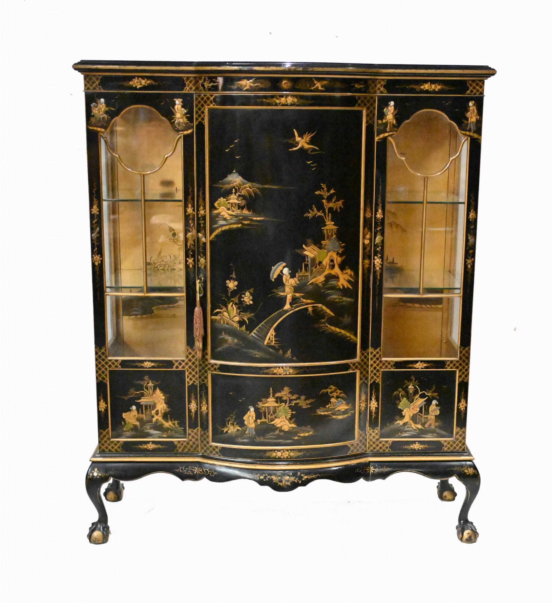 Chinoiserie Cabinet Lacquered by Hille Circa 1900 For Sale 6