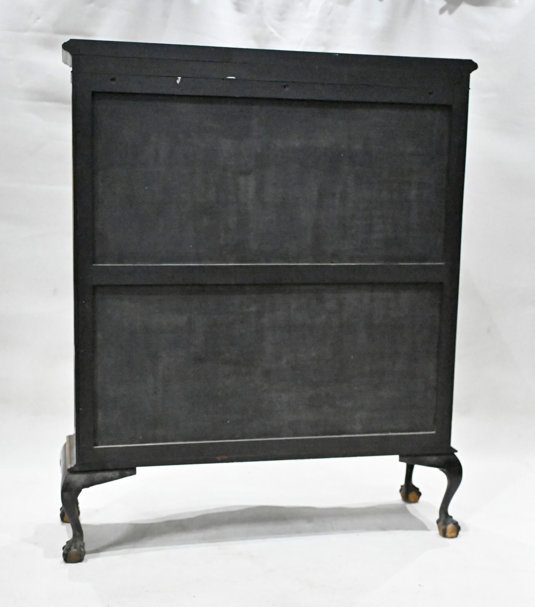 Chinoiserie Cabinet Lacquered by Hille Circa 1900 For Sale 7