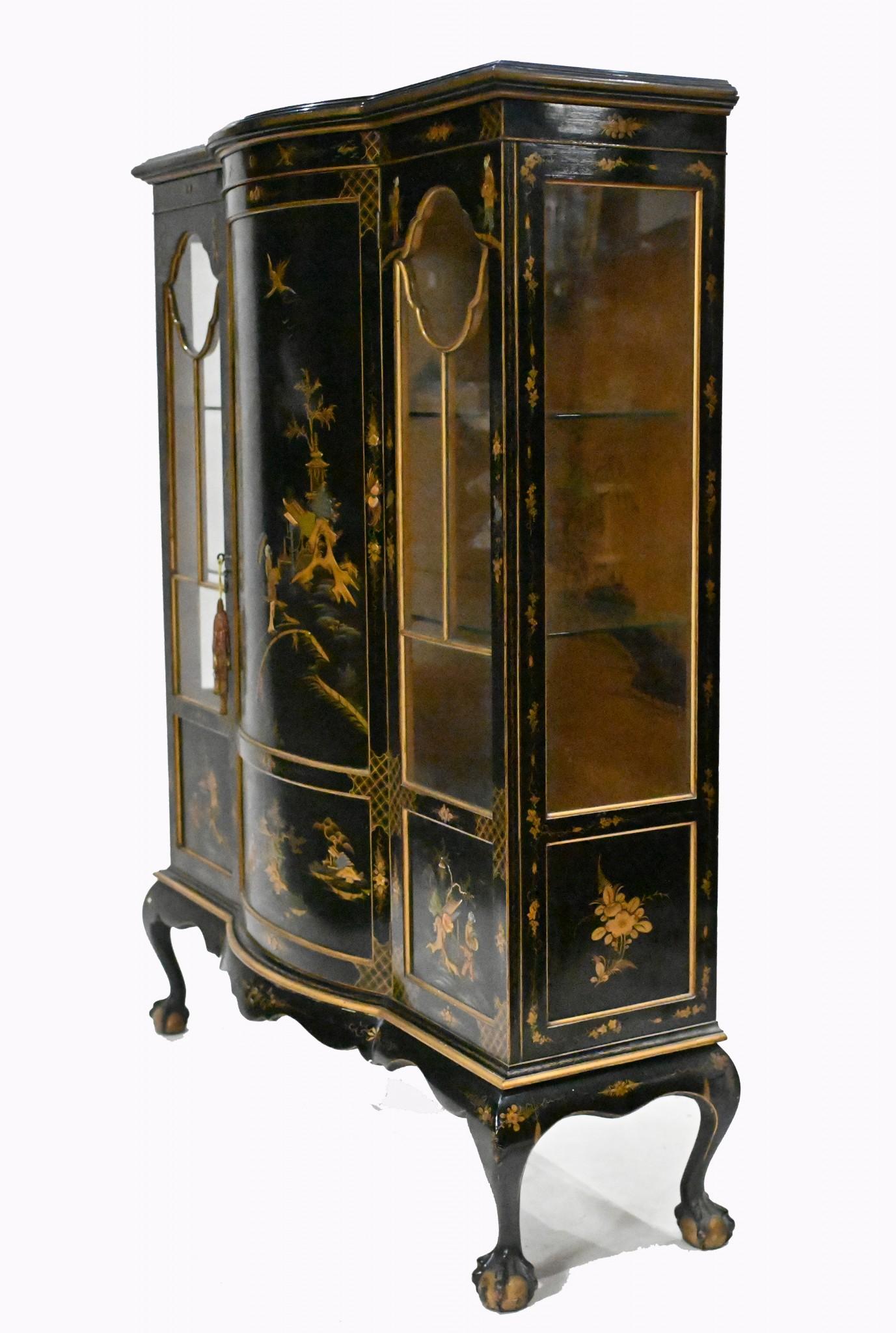 Chinoiserie Cabinet Lacquered by Hille Circa 1900 For Sale 9