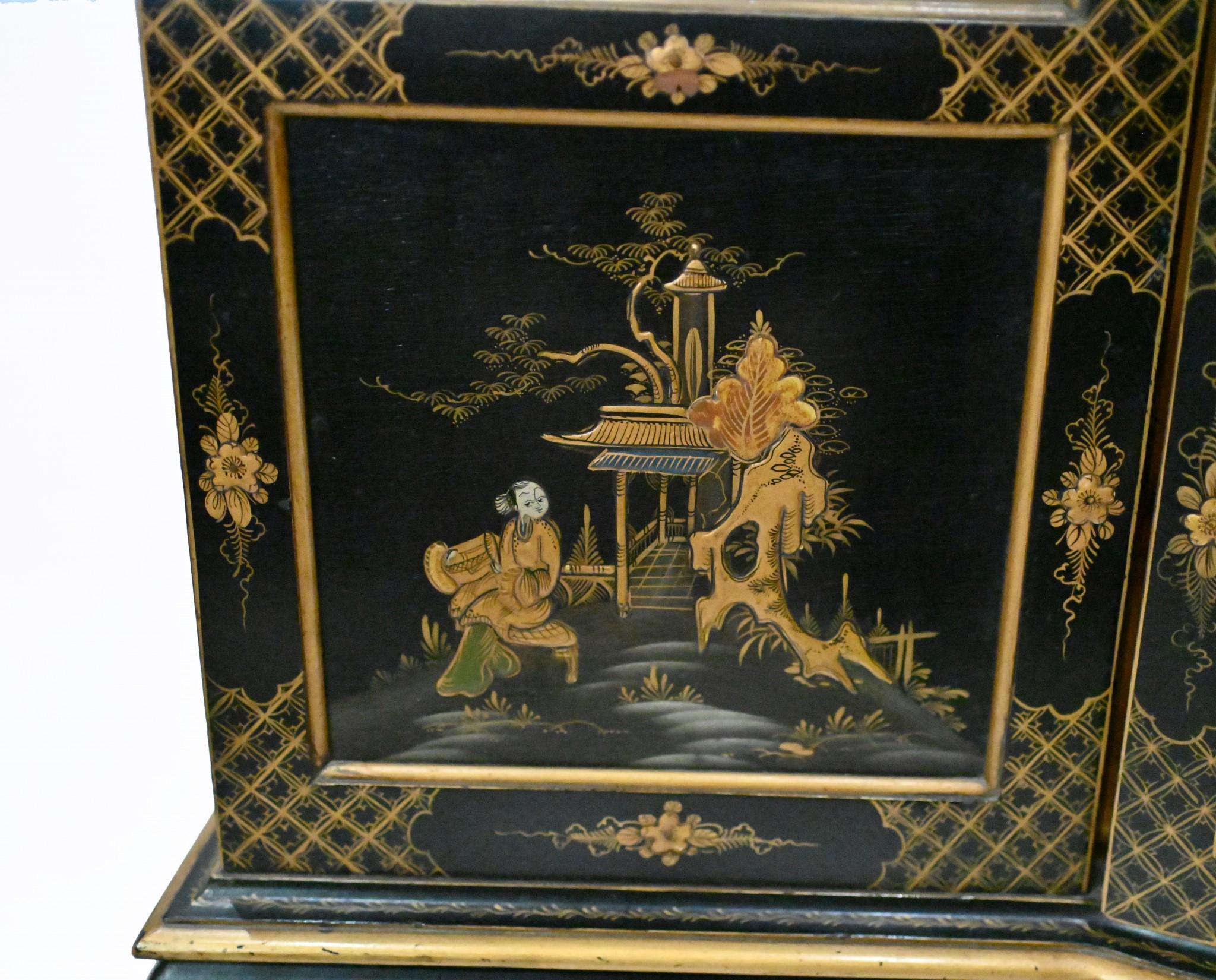 Early 20th Century Chinoiserie Cabinet Lacquered by Hille Circa 1900 For Sale