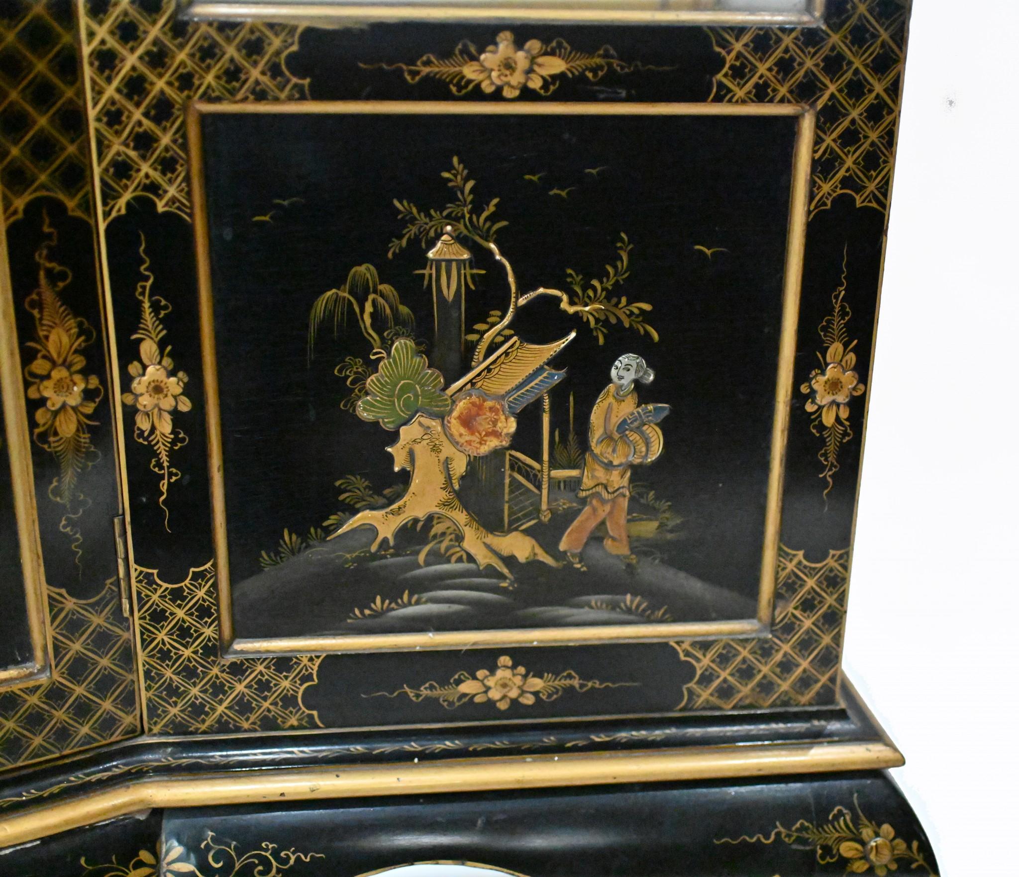 Chinoiserie Cabinet Lacquered by Hille Circa 1900 For Sale 1