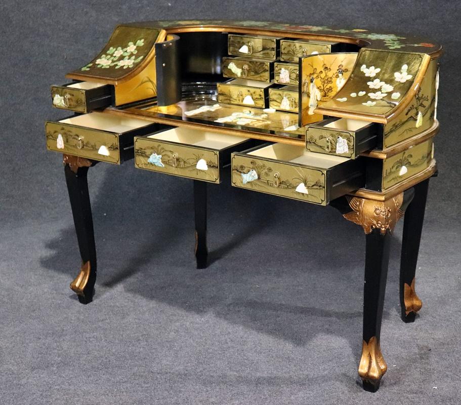 Gold Leaf Gilded Applique Chinoiserie Carlton House Writing Desk  In Good Condition In Swedesboro, NJ
