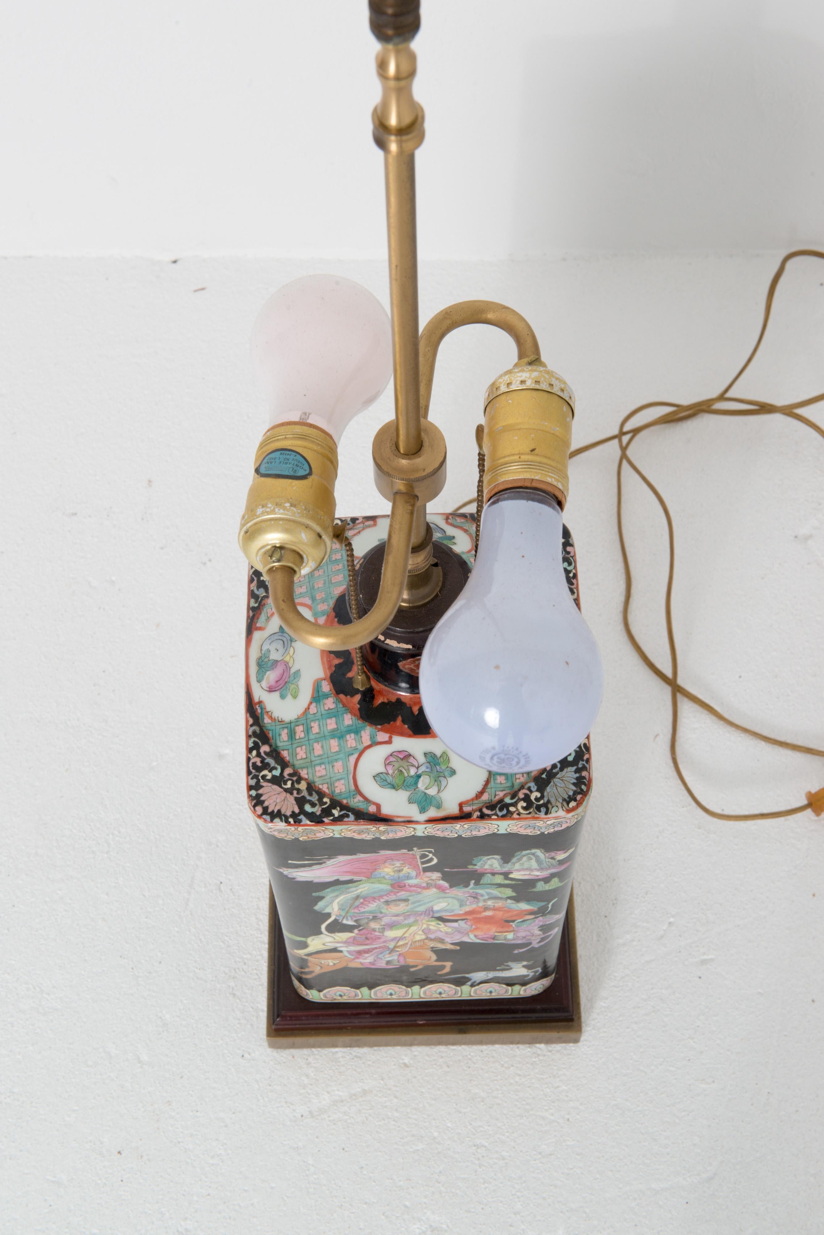 Mid-20th Century Chinoiserie Ceramic Lamp For Sale