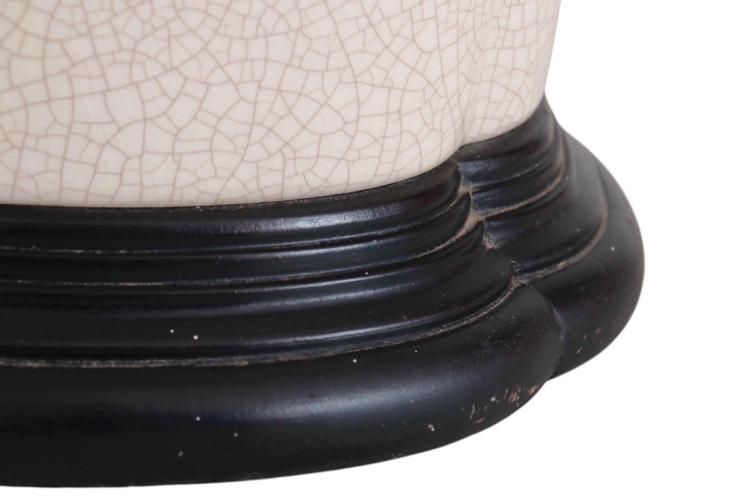 Paire de lampes de table en céramique Chinoiserie en vente 1