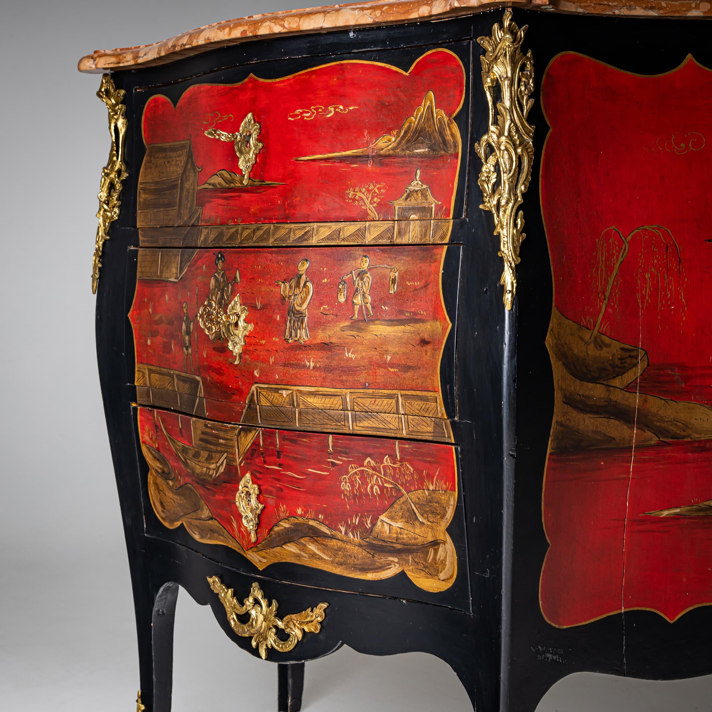 Peint à la main Commode chinoiseries, 1ère moitié du 20e siècle en vente