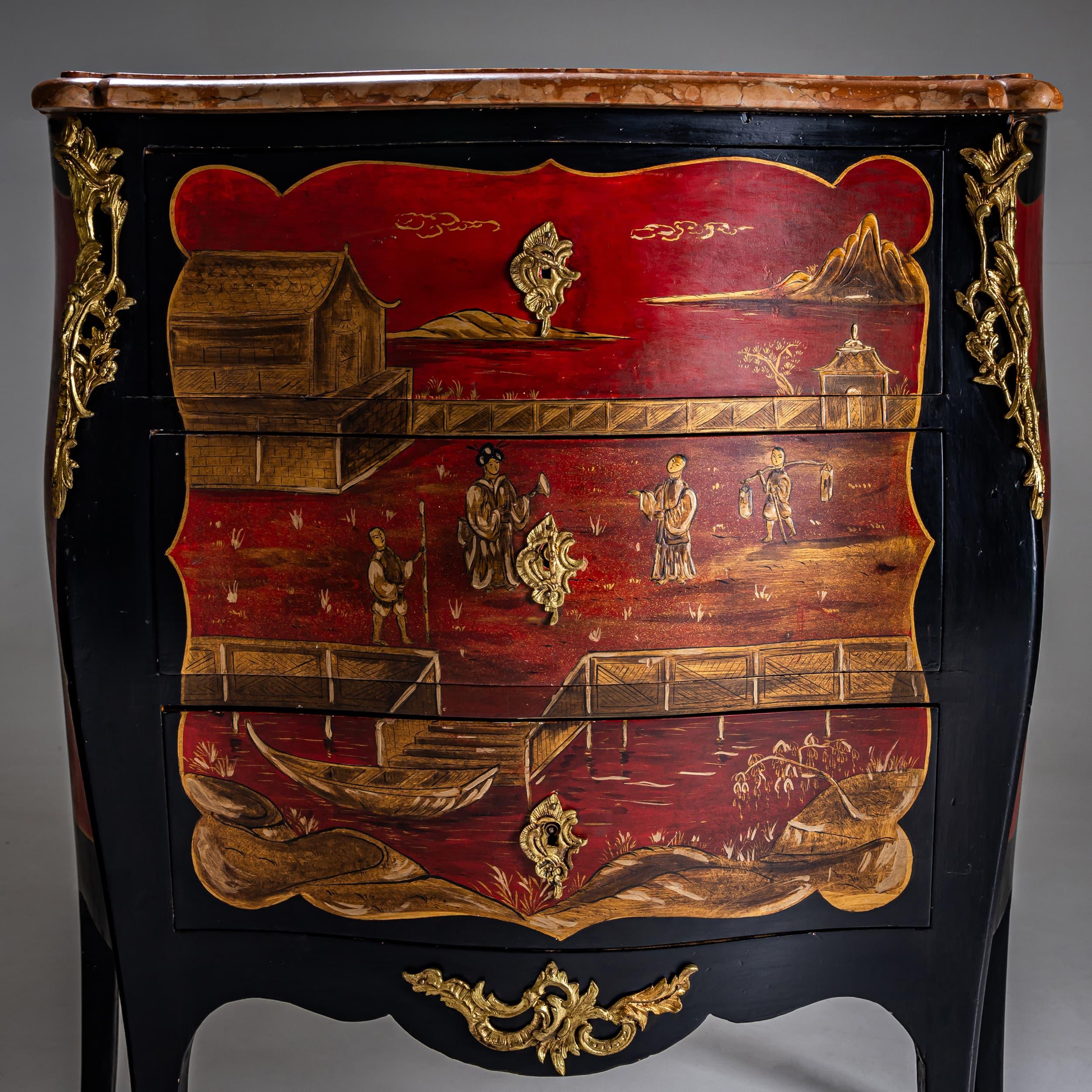 20ième siècle Commode chinoiseries, 1ère moitié du 20e siècle en vente