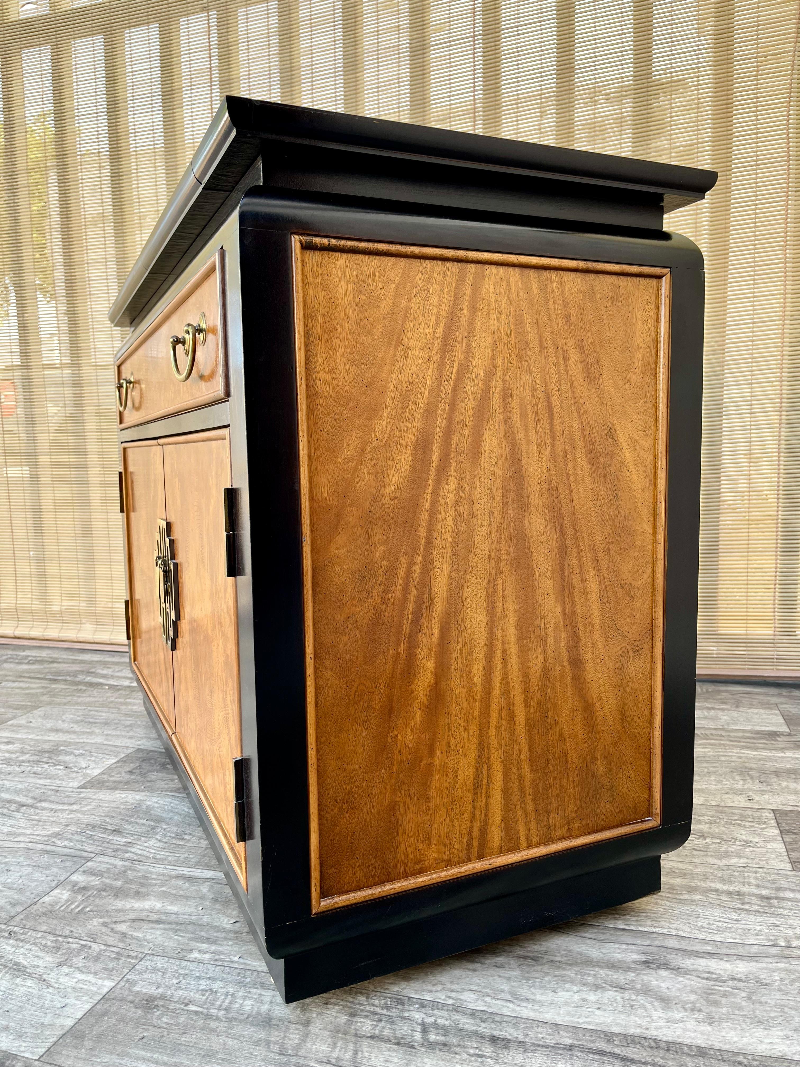 Service Chinoiserie Chin Hua de Raymond Sobota pour Century Furniture. Circa 1960s en vente 2