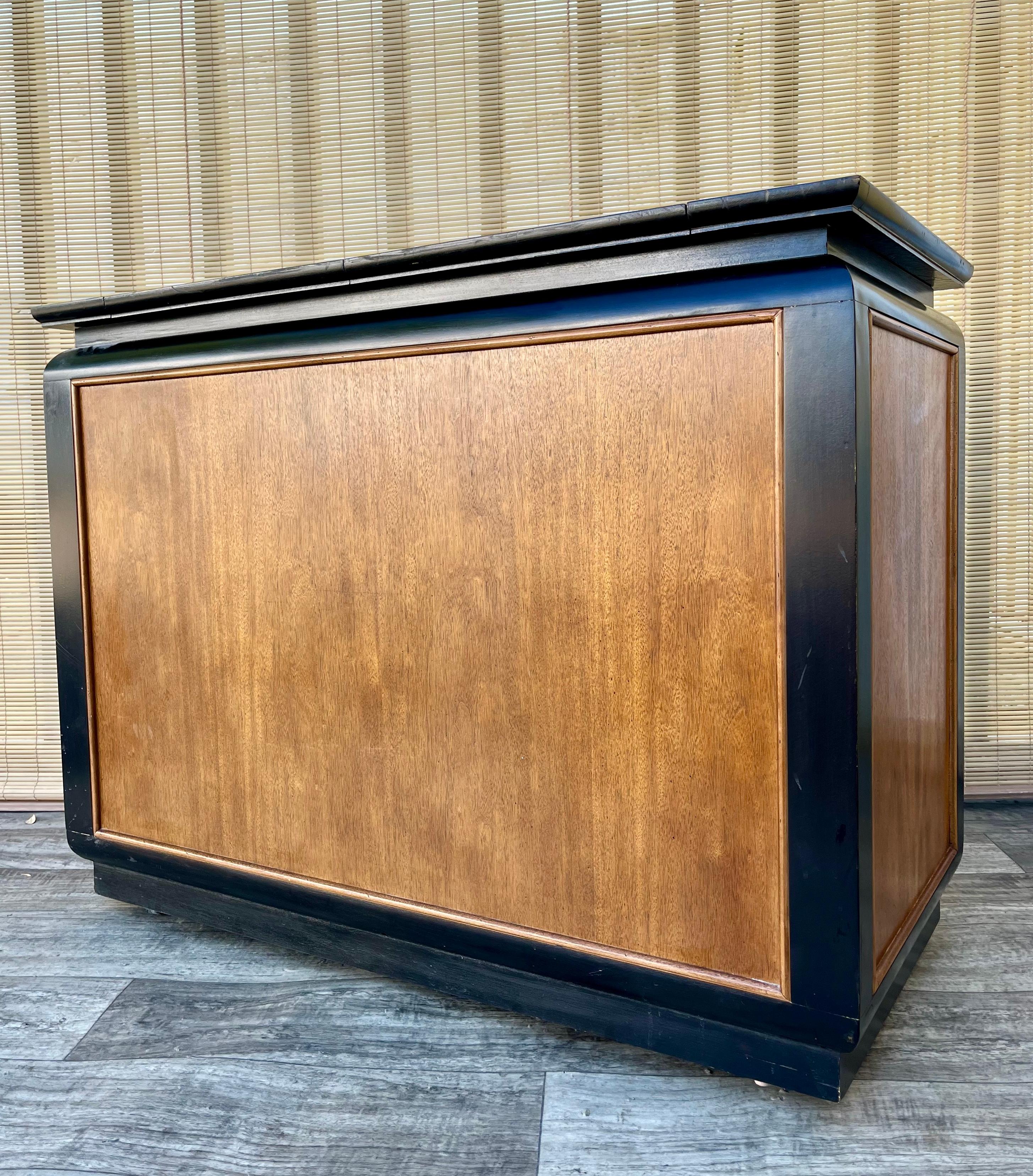 Service Chinoiserie Chin Hua de Raymond Sobota pour Century Furniture. Circa 1960s en vente 3