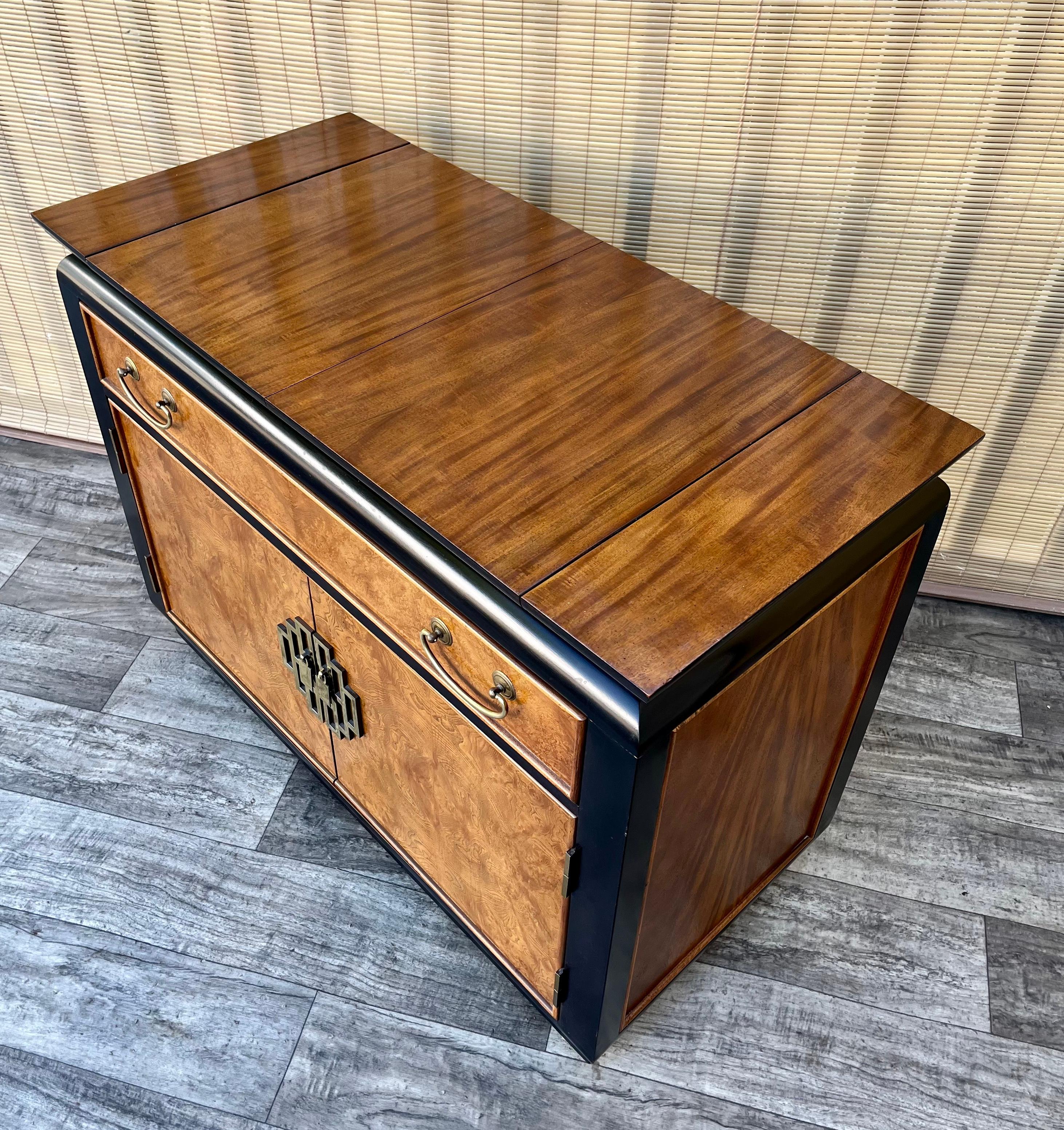 Service Chinoiserie Chin Hua de Raymond Sobota pour Century Furniture. Circa 1960s en vente 4