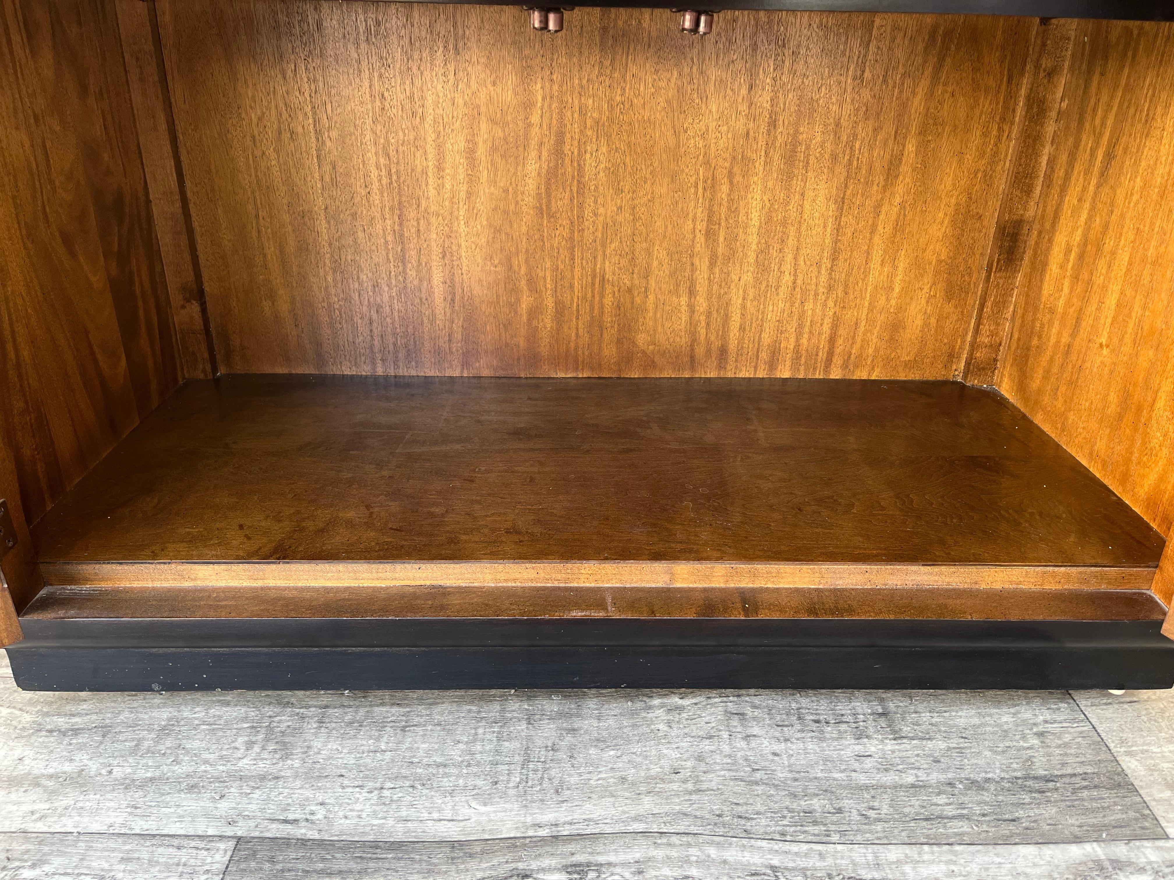 Service Chinoiserie Chin Hua de Raymond Sobota pour Century Furniture. Circa 1960s en vente 9