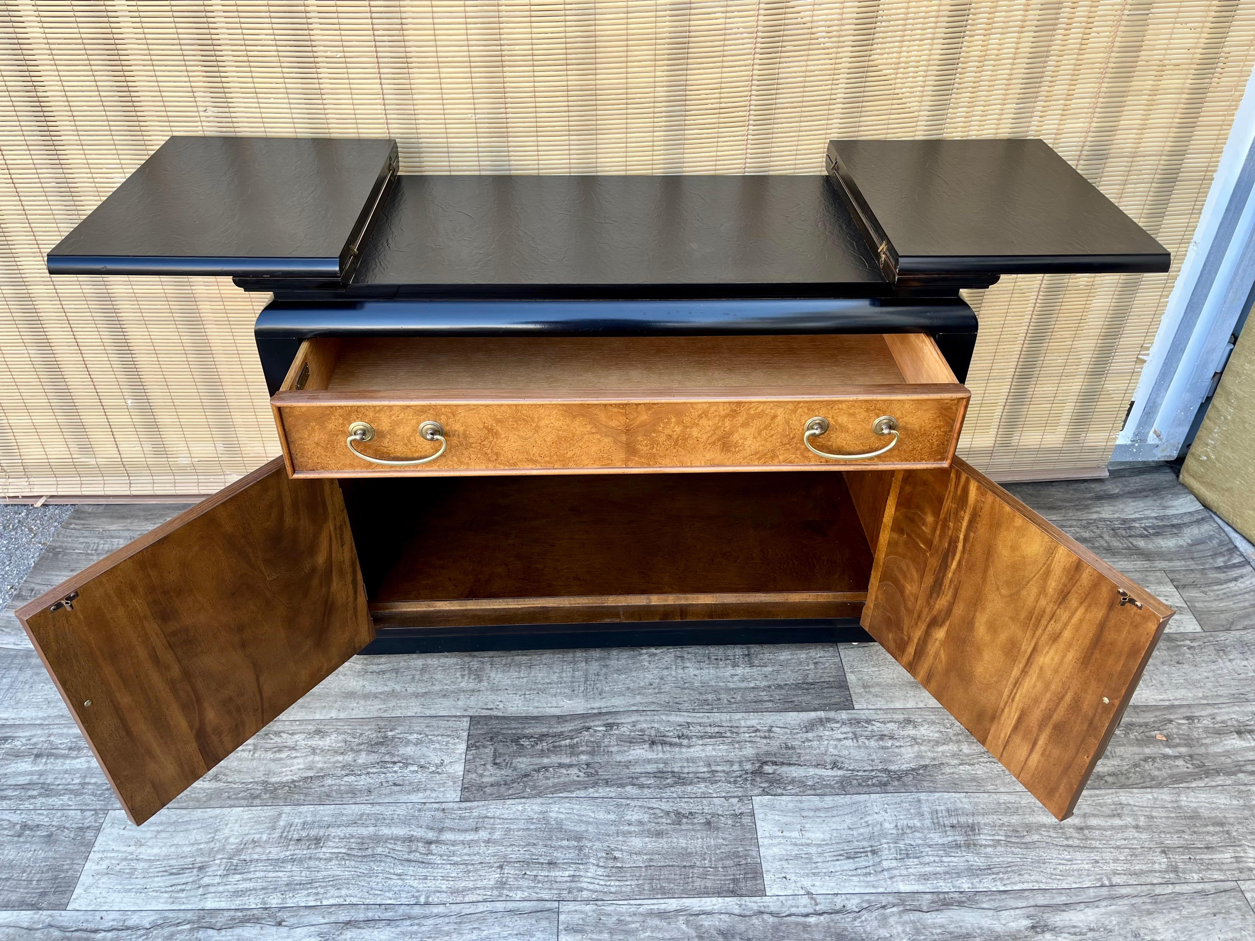 Service Chinoiserie Chin Hua de Raymond Sobota pour Century Furniture. Circa 1960s en vente 1