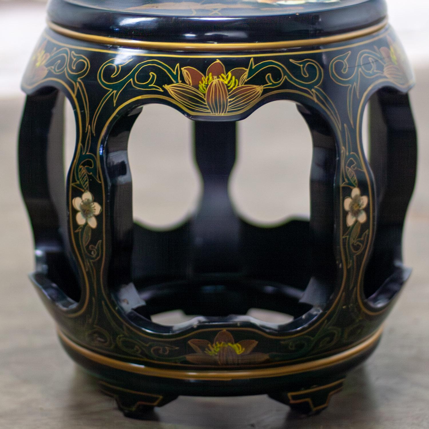 Chinoiserie Taburete o mesa auxiliar de jardín chino Laca negra con detalles asiáticos en venta 7