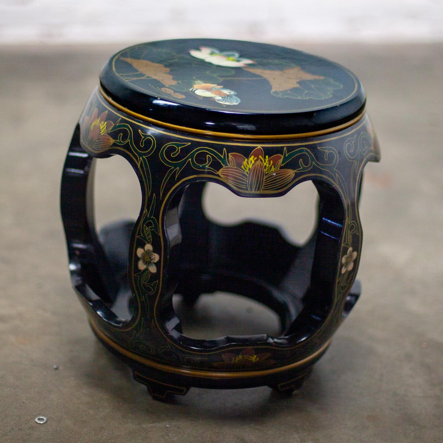 Chinoiserie Taburete o mesa auxiliar de jardín chino Laca negra con detalles asiáticos en venta 8
