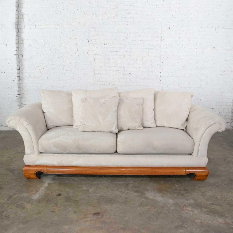 Chinoiserie Chow Leg Ming Style Sofa by Schnadig International Furniture In Good Condition For Sale In Topeka, KS