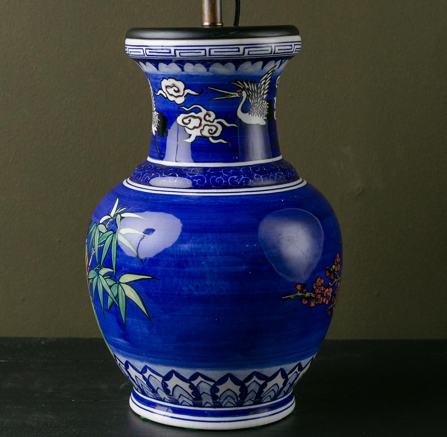 Chinoiserie Kobalt Handgemalte Vintage Tischlampe  (Keramik) im Angebot
