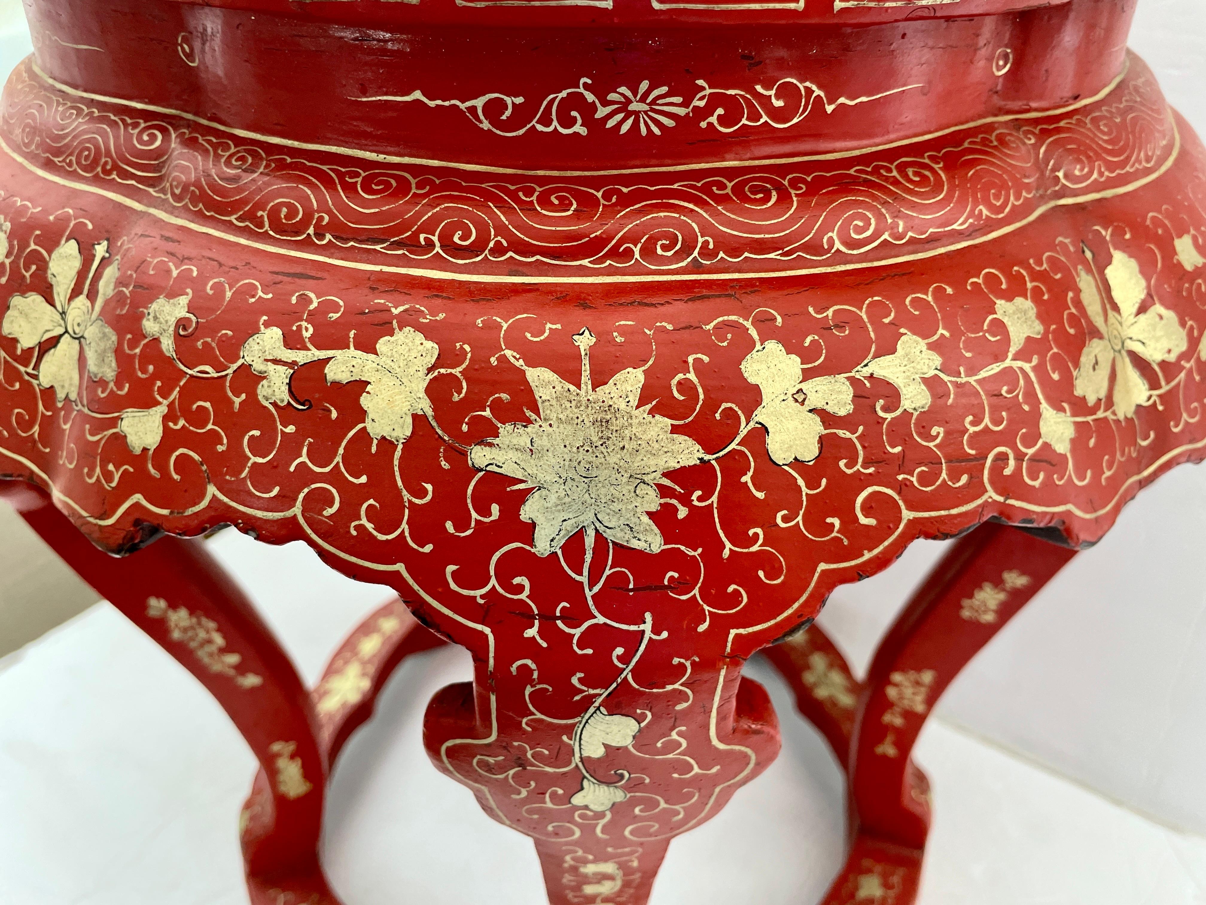 Chinoiserie Cocktail Table in Original Finish For Sale 5