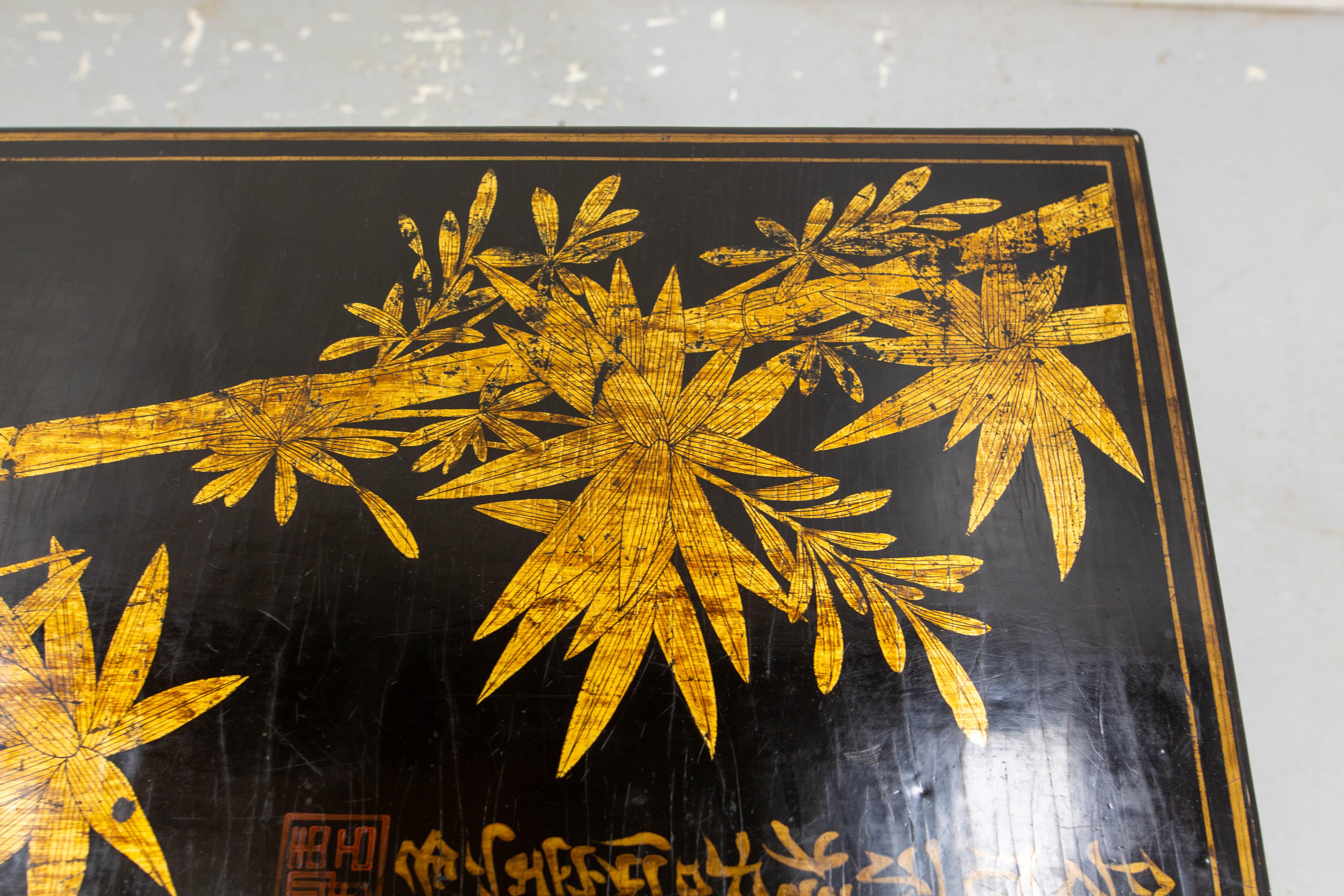 Chinoiserie Coffee Table Hand Painted , circa 1920 For Sale 3