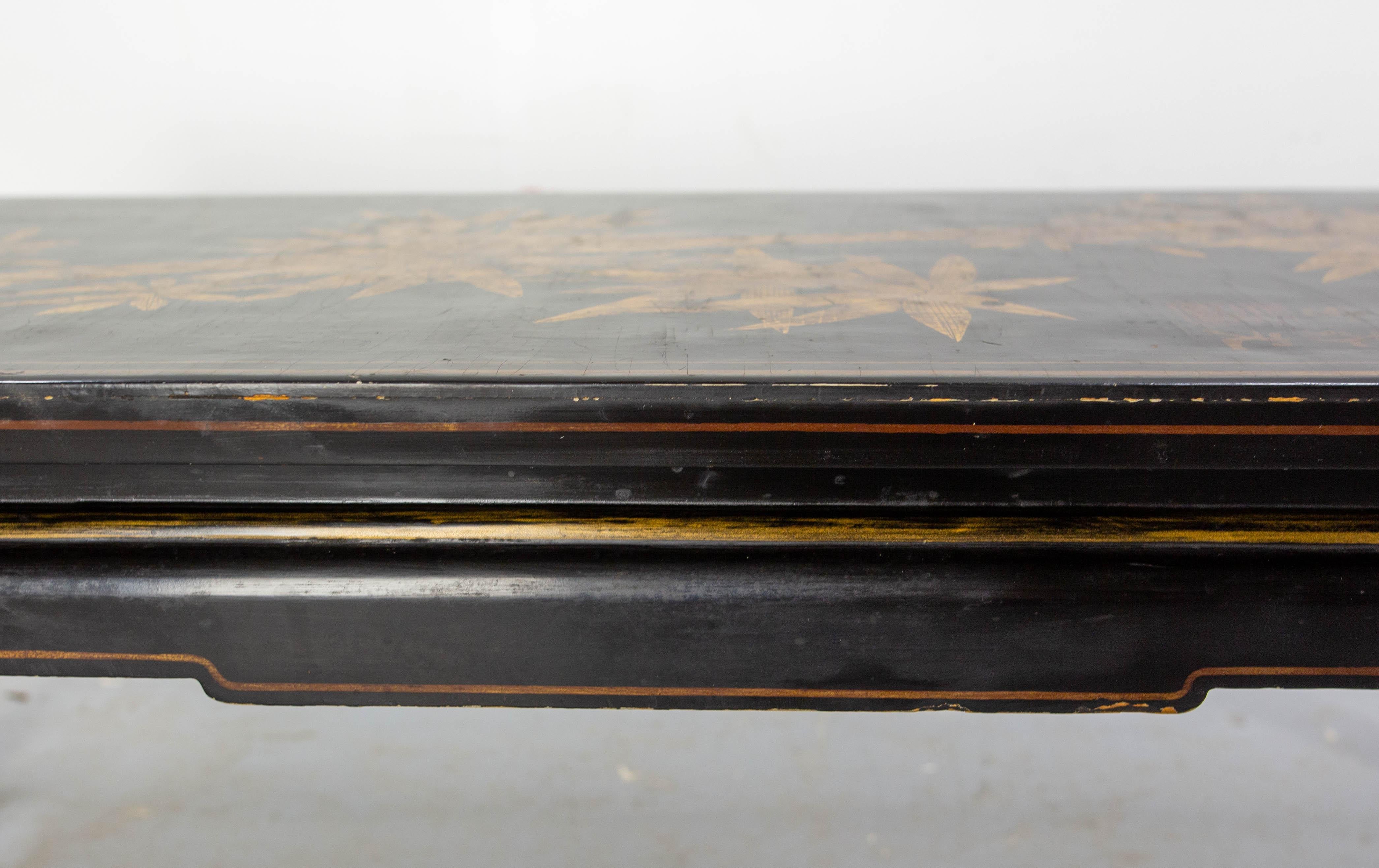 Chinoiserie Coffee Table Hand Painted , circa 1920 For Sale 5