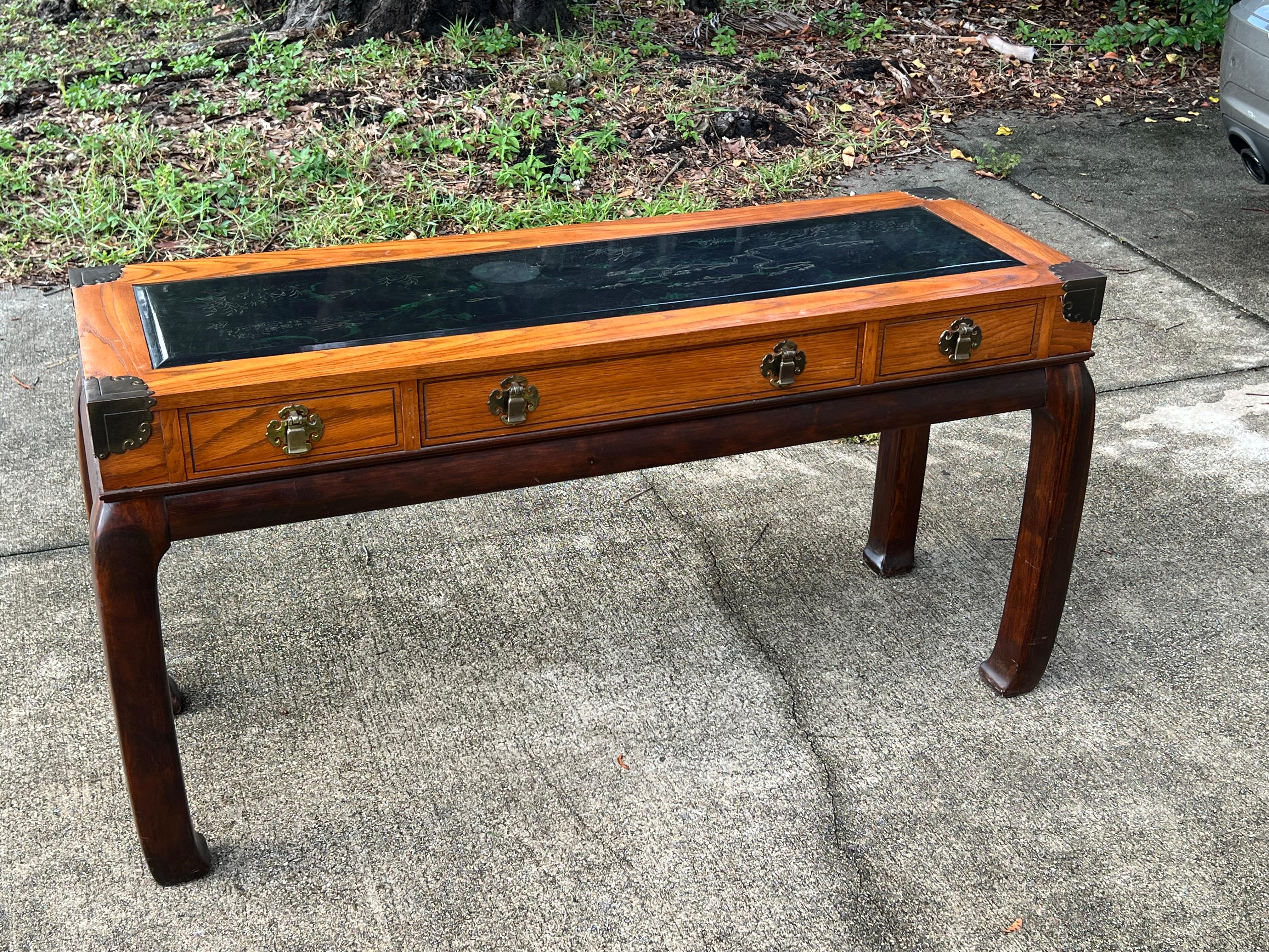 Mesa Consola Chinoiserie De Bassett Ca' 1970's Con Inserto De Cristal Grabado Estadounidense en venta