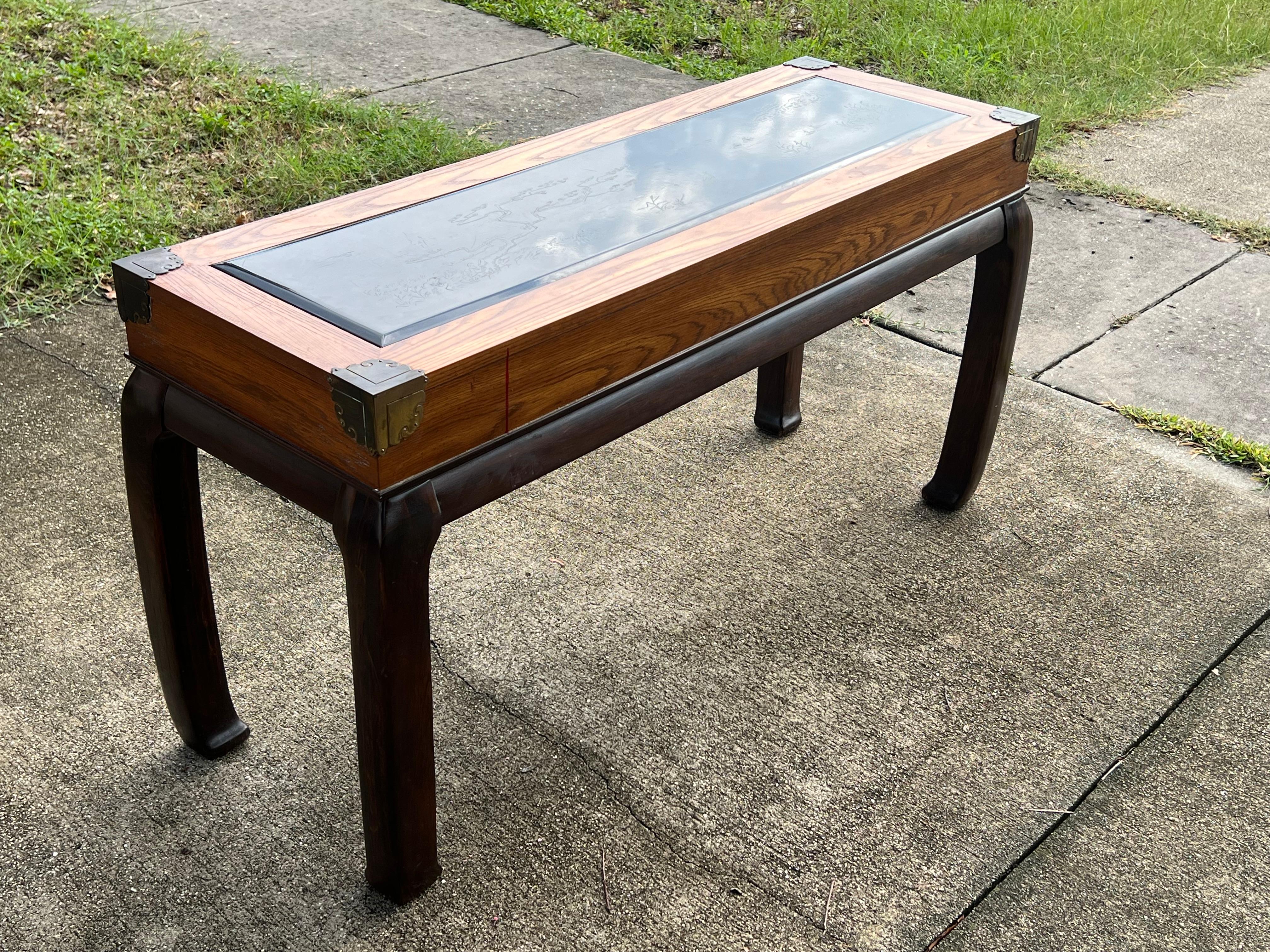 Mesa Consola Chinoiserie De Bassett Ca' 1970's Con Inserto De Cristal Grabado Ceniza en venta
