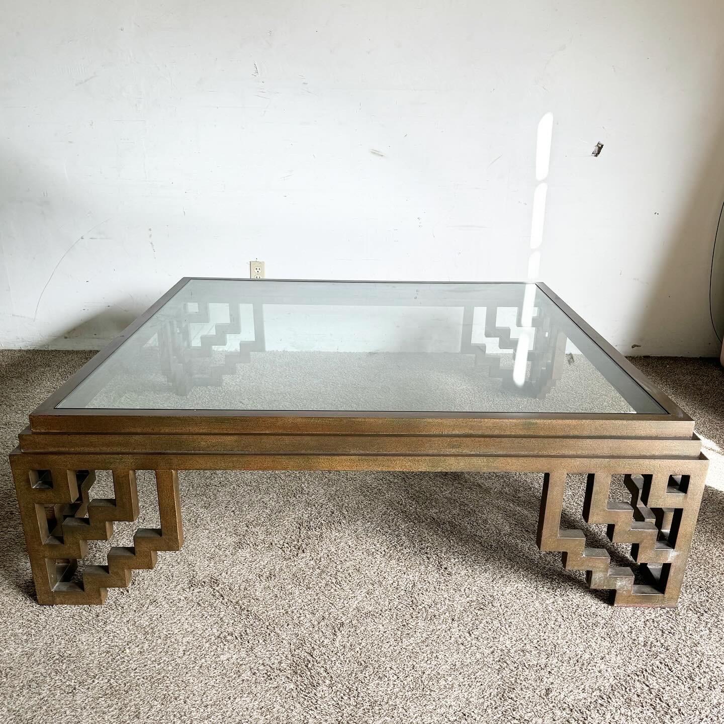 Table basse chinoiseries Cooper finition métallique avec plateau en verre incrusté en vente 2