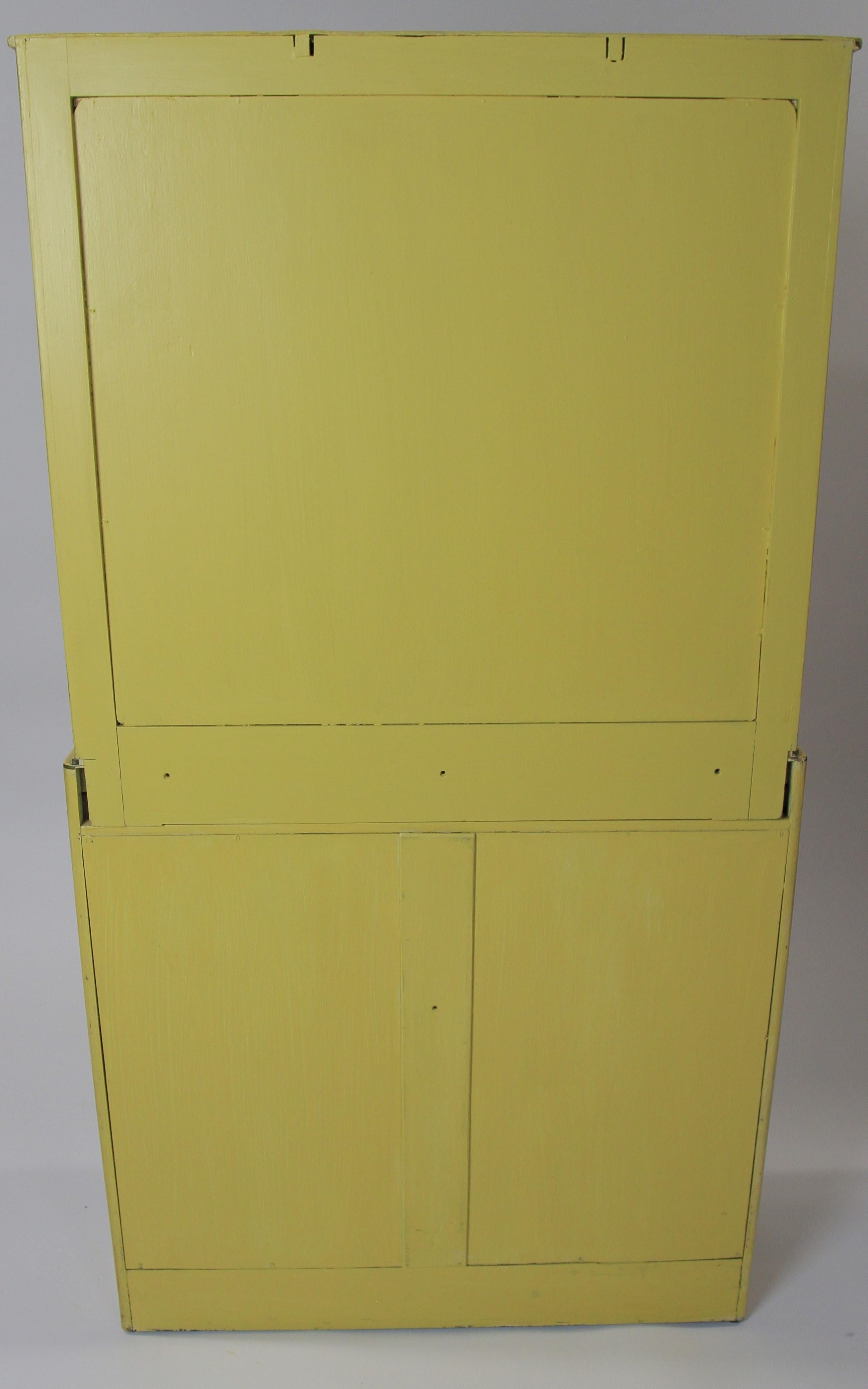 Chinoiserie Decorated 4 door cupboard circa 1900 For Sale 1