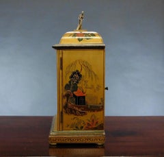 Pendule de cheminée à clochettes décorée de chinoiseries par Astral