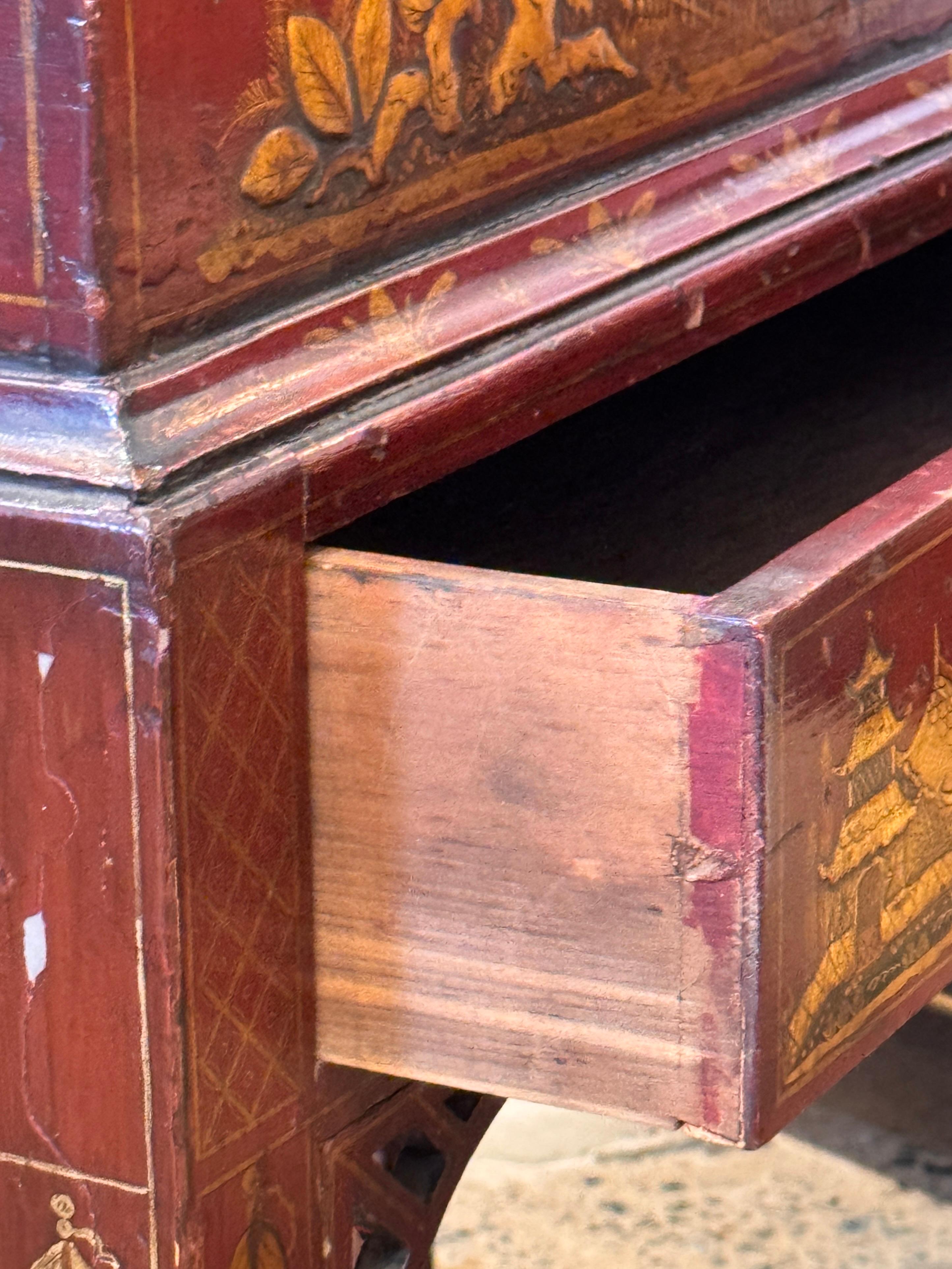 Chinoiserie Decorated Box on Stand For Sale 6