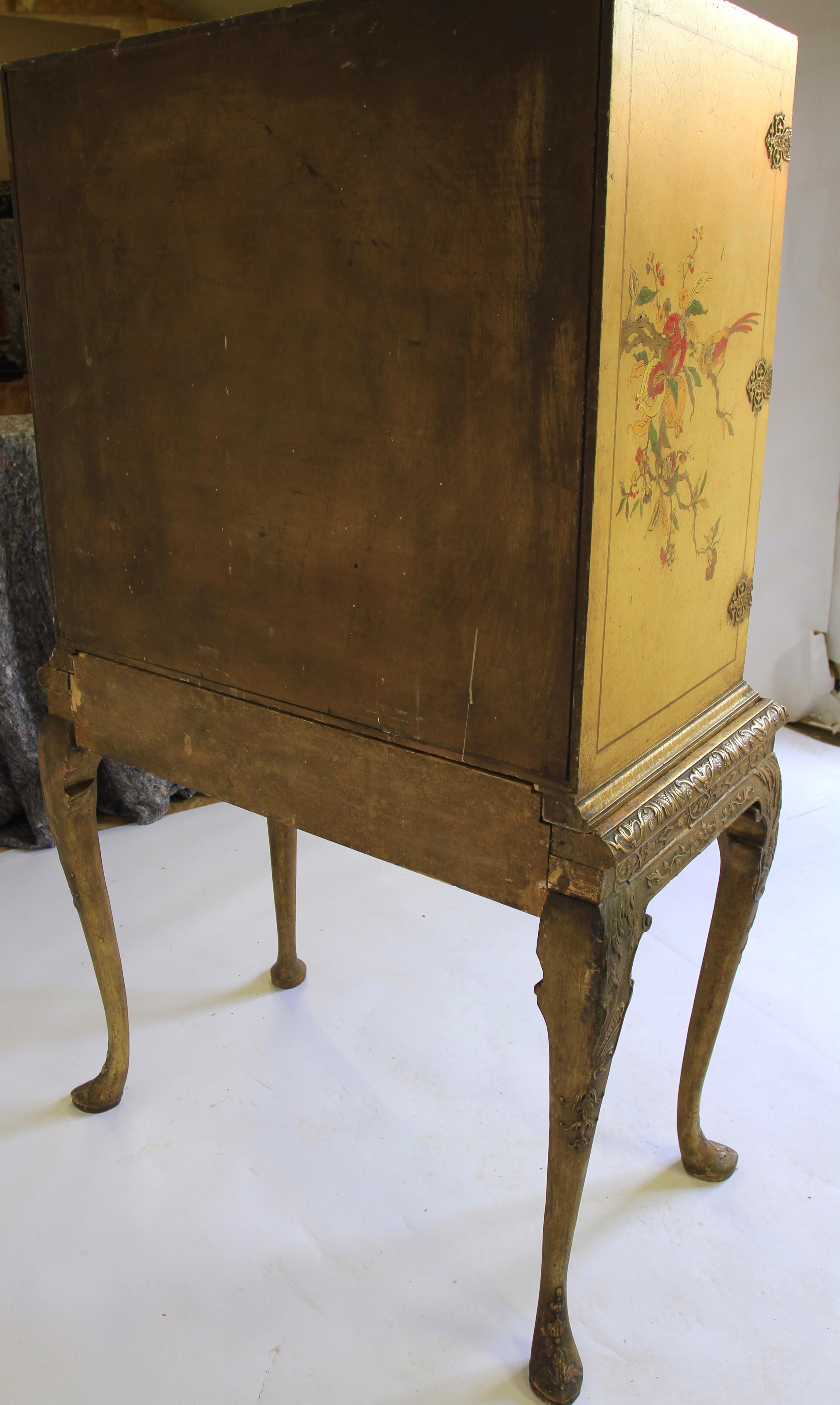 Chinoiserie decorated Cocktail cabinet on stand For Sale 1