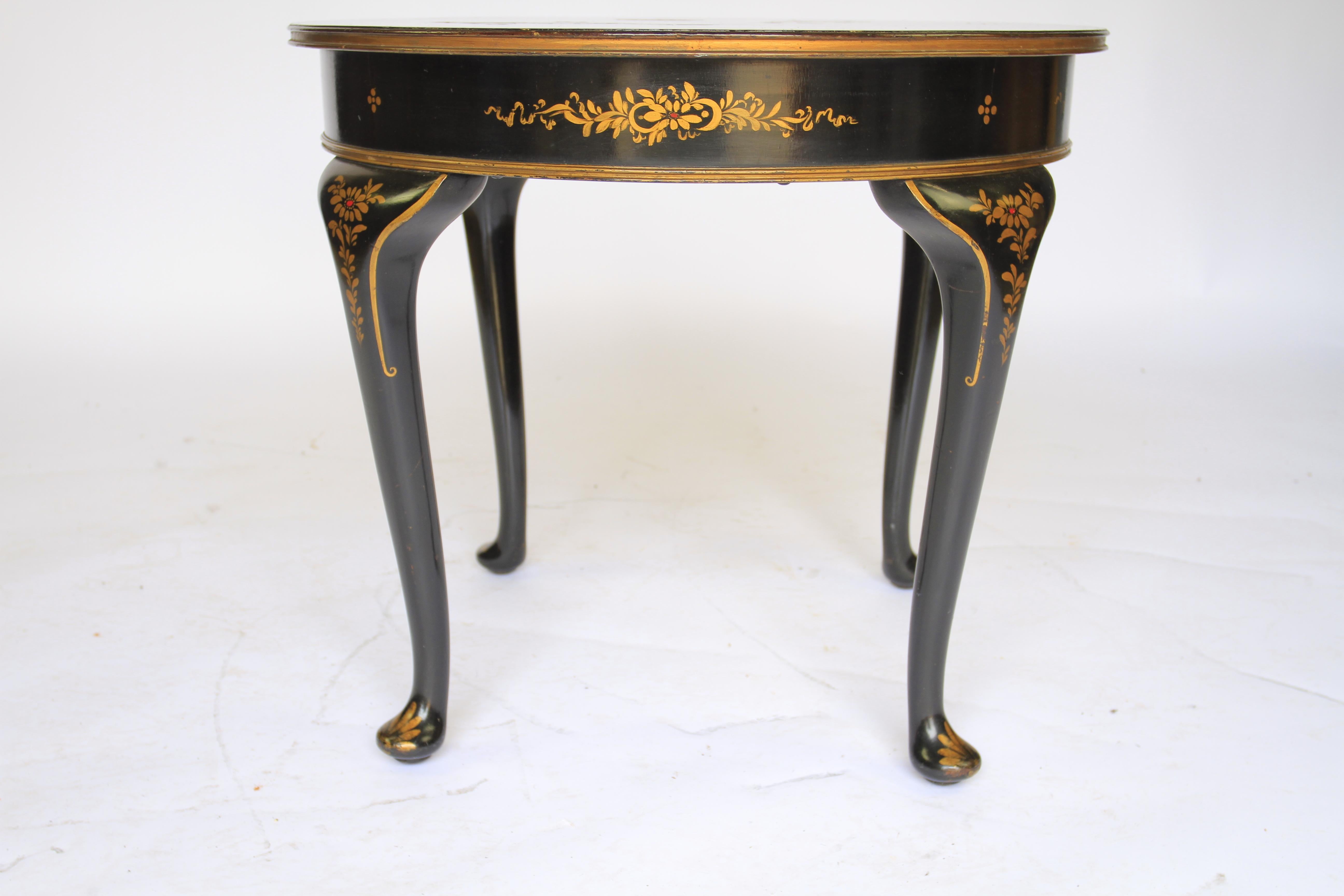 British Chinoiserie decorated coffee table circa 1930s For Sale
