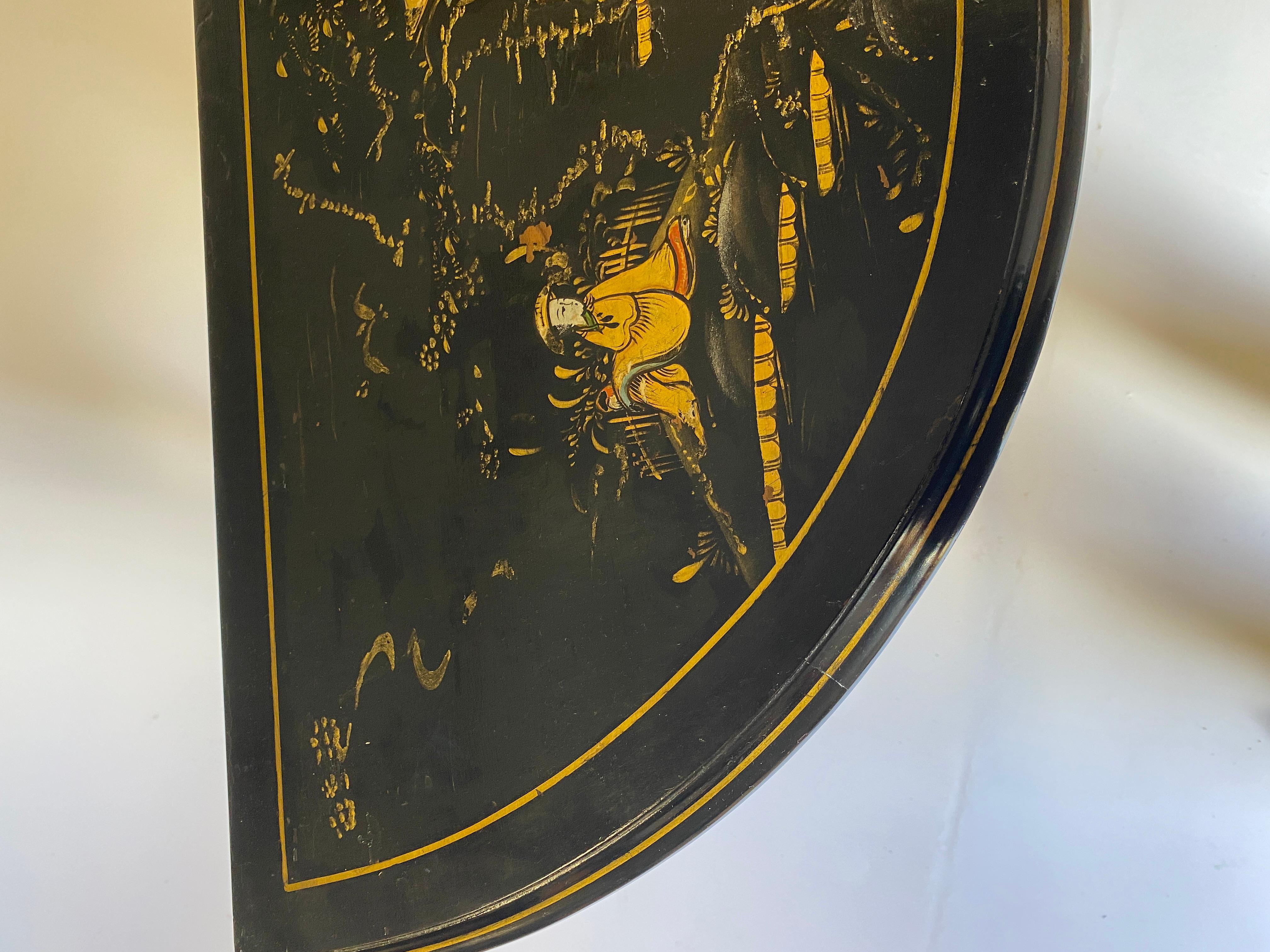Metà XX secolo Cineserie  Tavolo consolle decorato Demi Lune in vendita