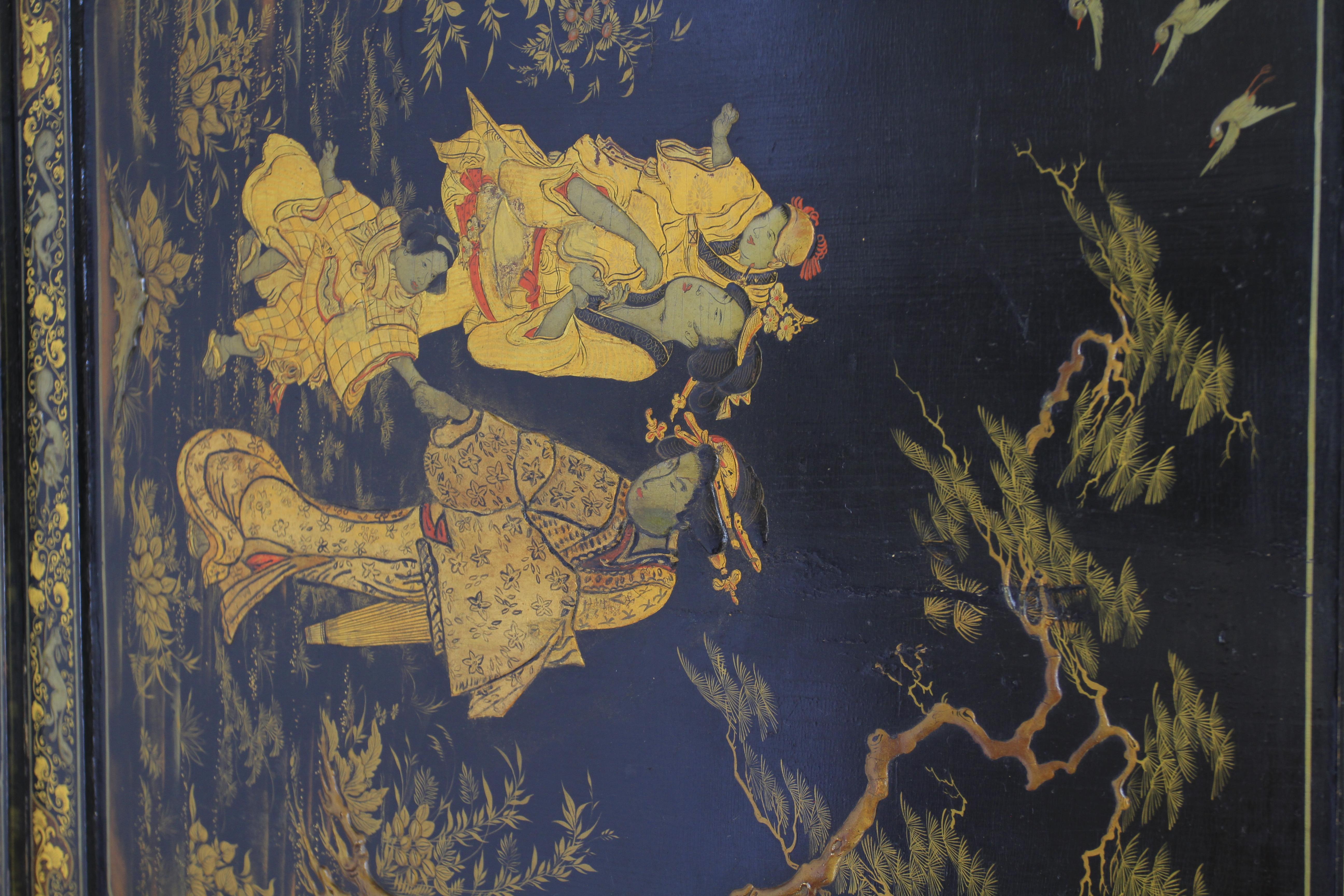 Japanned Chinoiserie Decorated fire screen circa 1900 For Sale